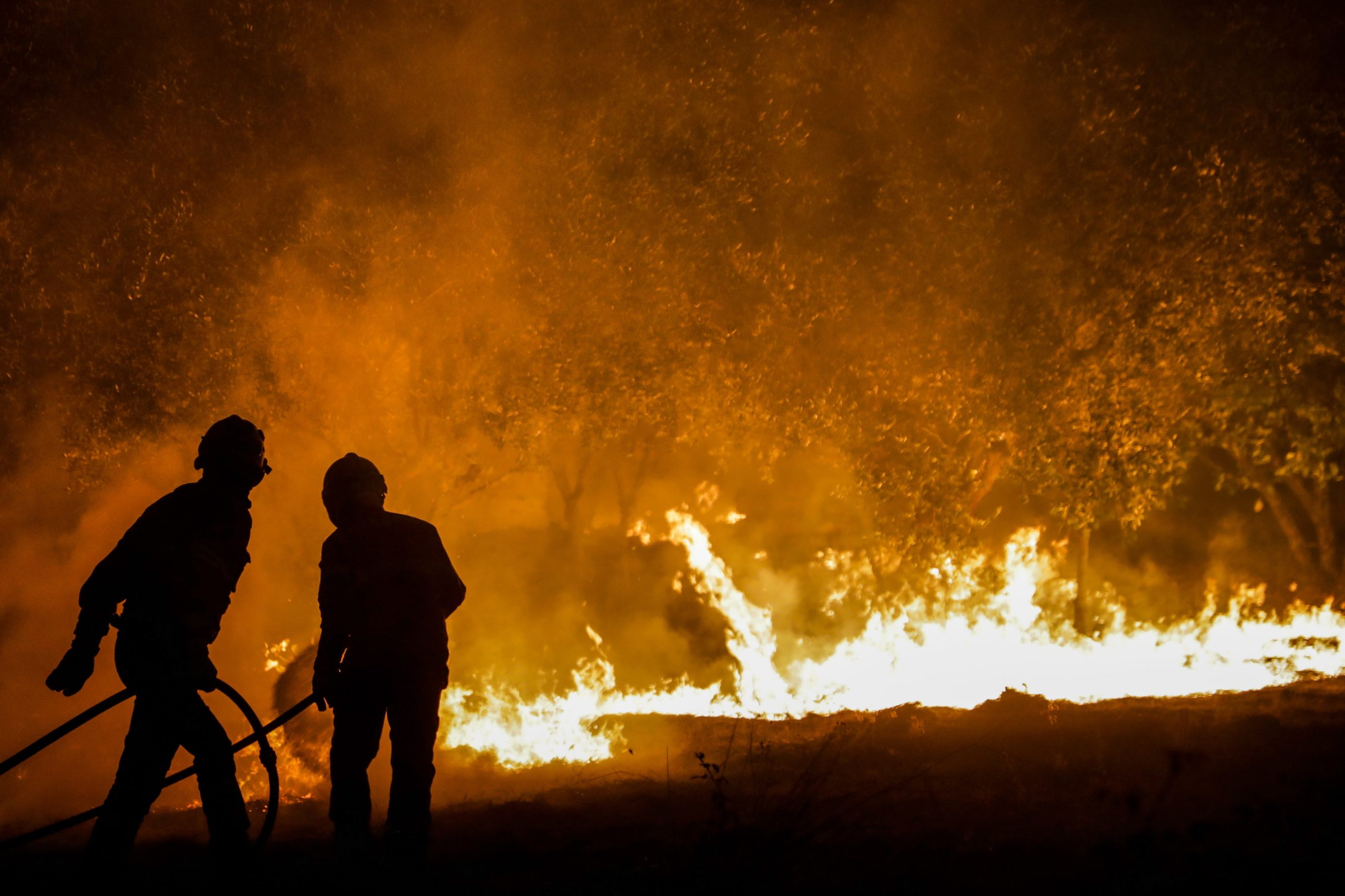 Nove operacionais com ferimentos ligeiros no combate ao incêndio em Odemira