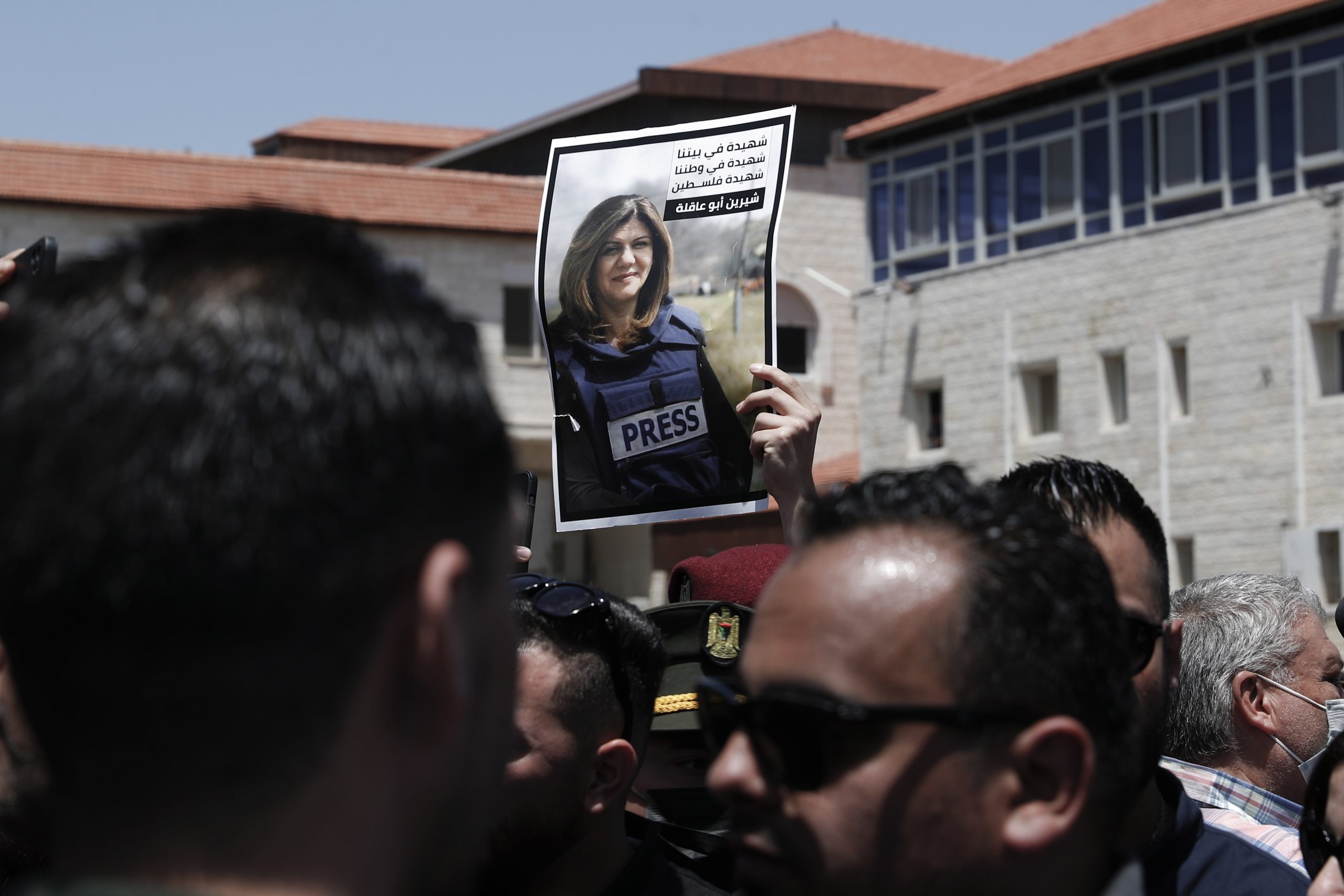 Israel invade e encerra redação da Al-Jazeera na Cisjordânia. Este é um dos canais com mais jornalistas na Faixa de Gaza