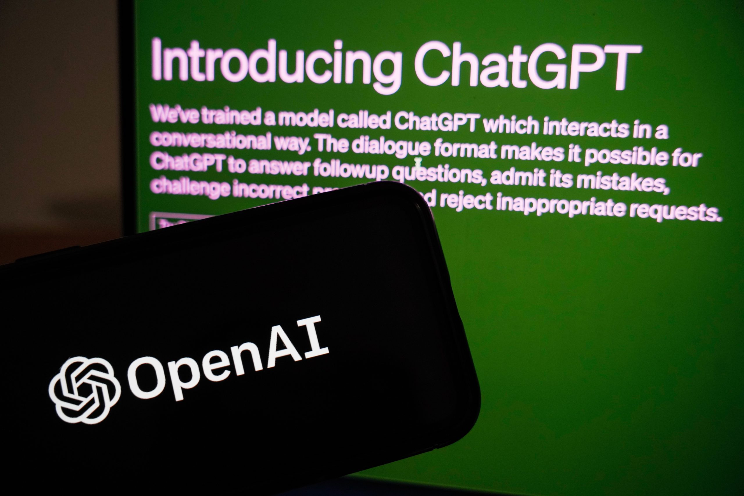 Governo confirma que tecnologia do ChatGPT vai gerir atendimento de chamadas do 112