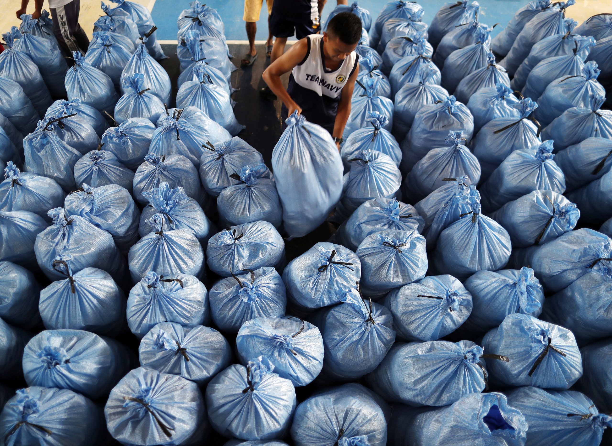 Tufão causa pelo menos 64 mortos, 33 feridos e 45 desaparecidos nas Filipinas