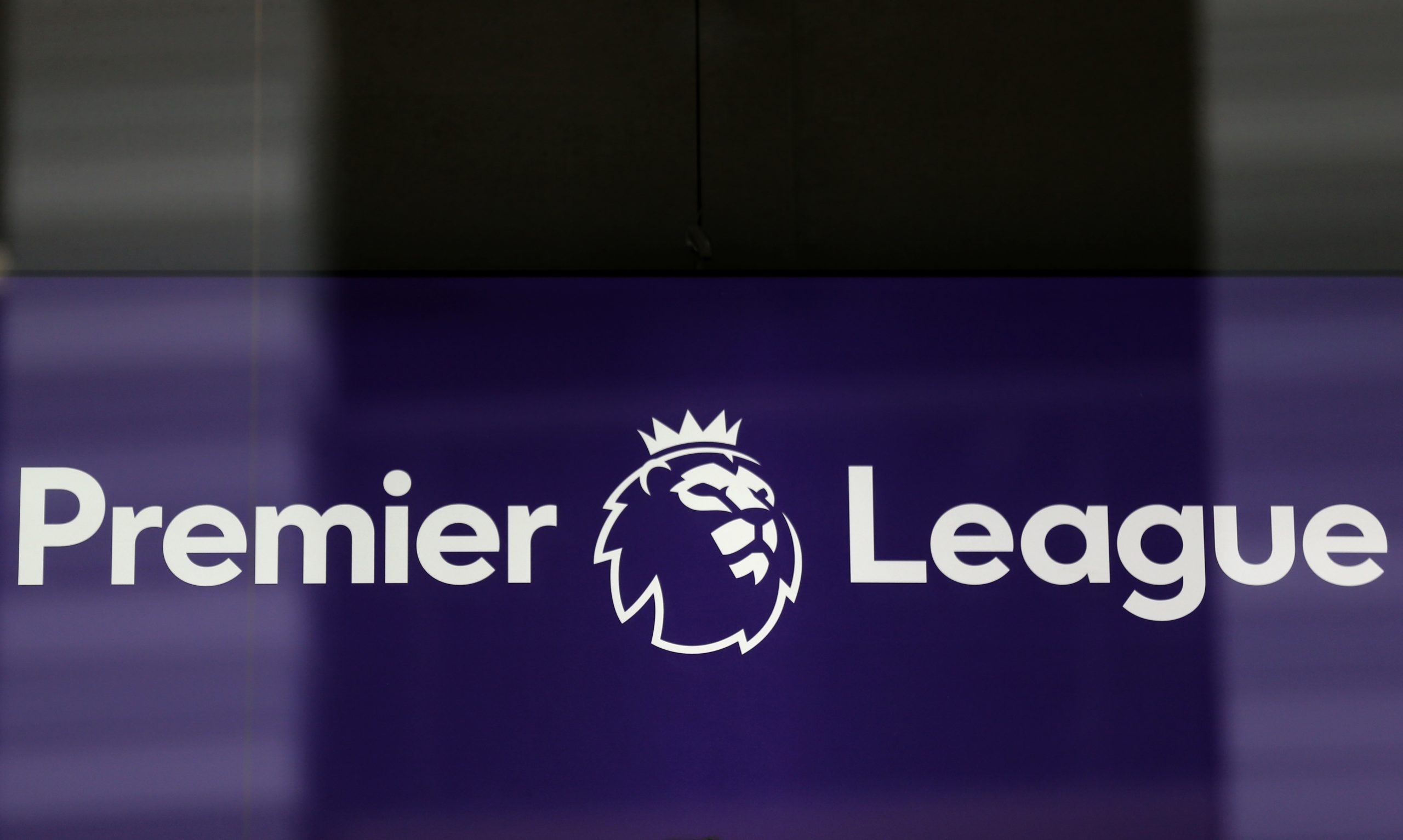 Covid-19: Treinador-adjunto do Burnley é um dos seis infetados na Premier League