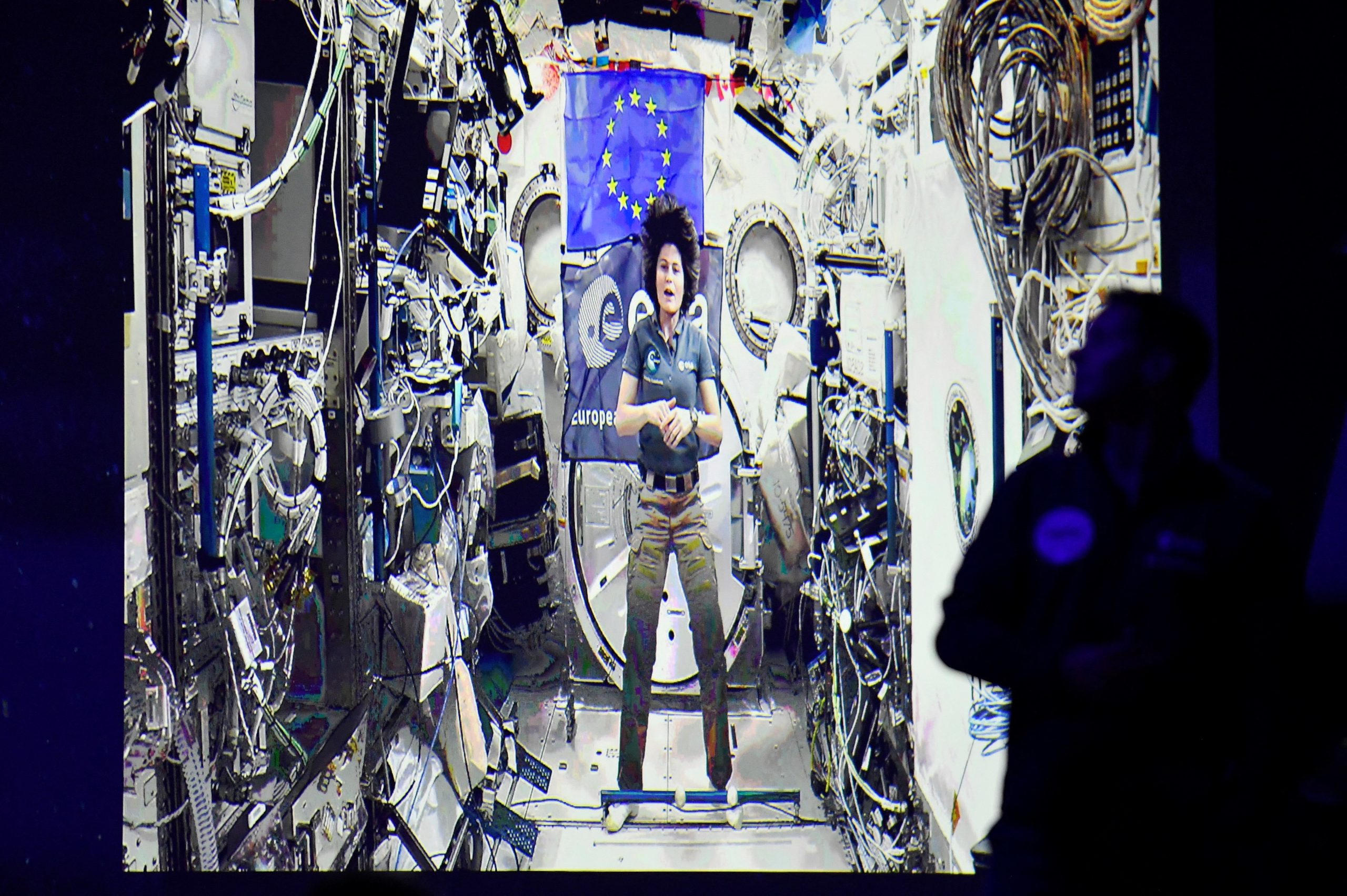 Astronauta Samantha Cristoforetti é primeira europeia no comando da Estação Espacial Internacional