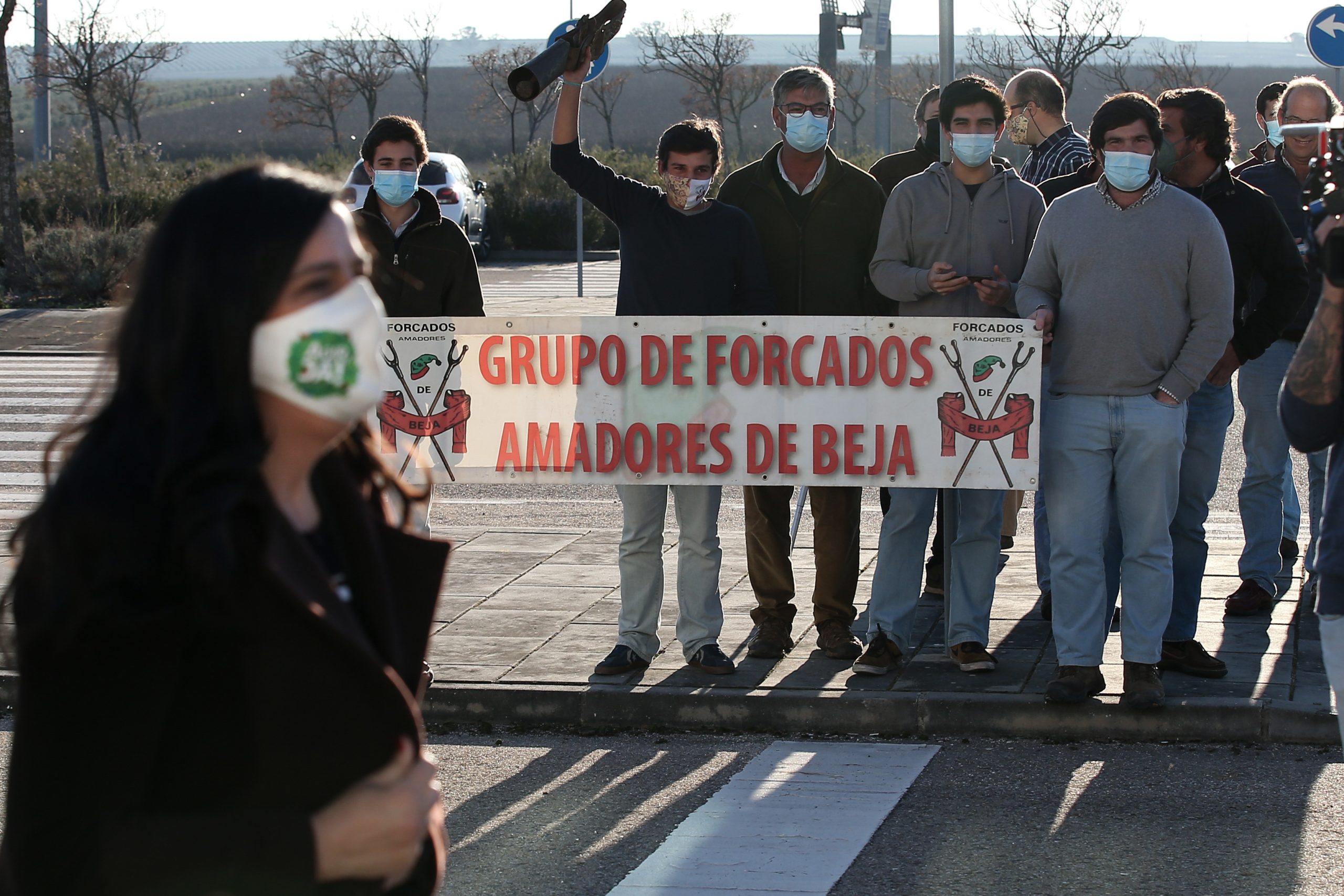 Legislativas: Líder do PAN insultada por grupo ligado à tauromaquia em Beja