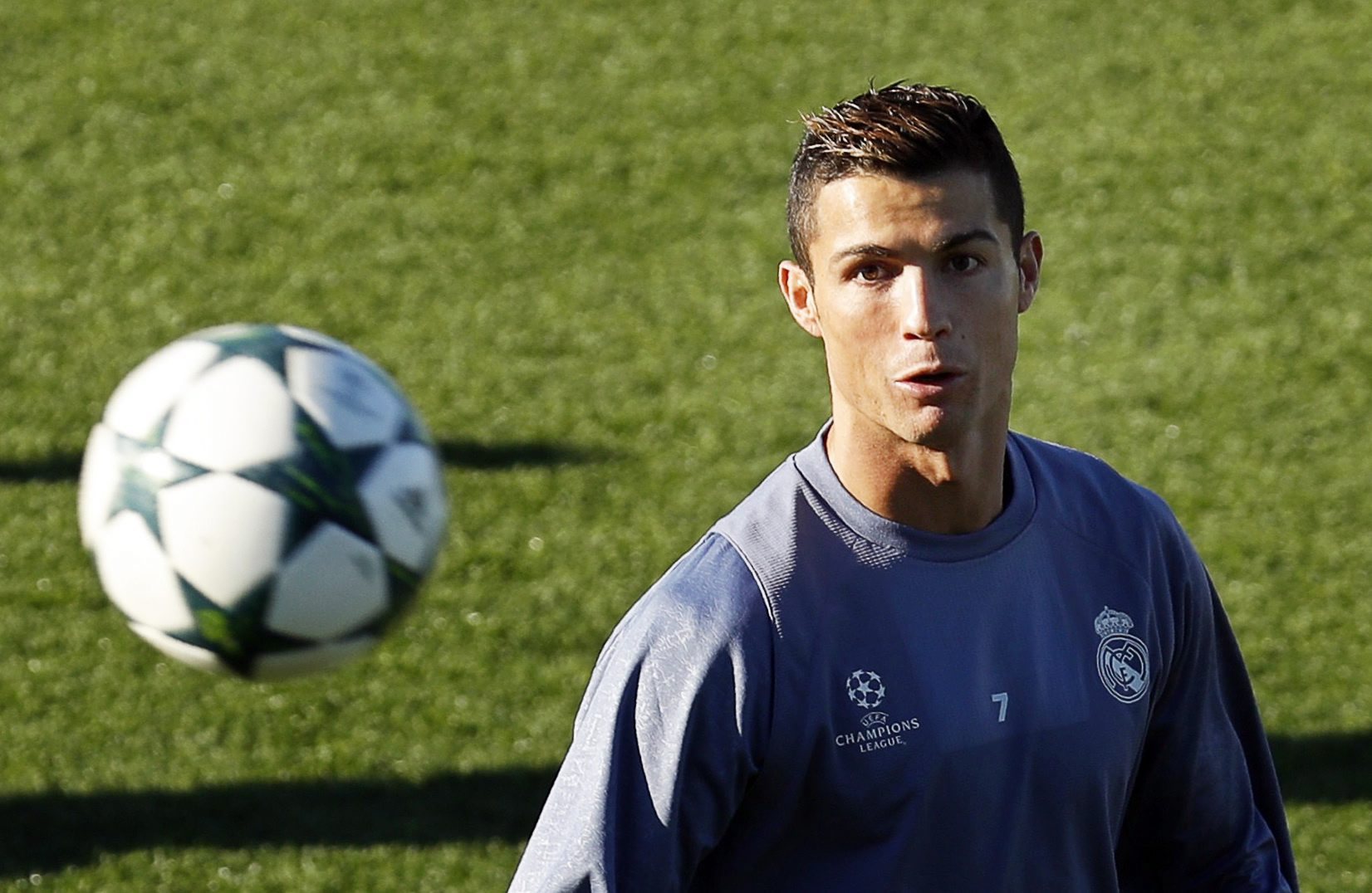 Cristiano Ronaldo fora do ‘onze’ dos jogadores mais valorizados segundo a France Football