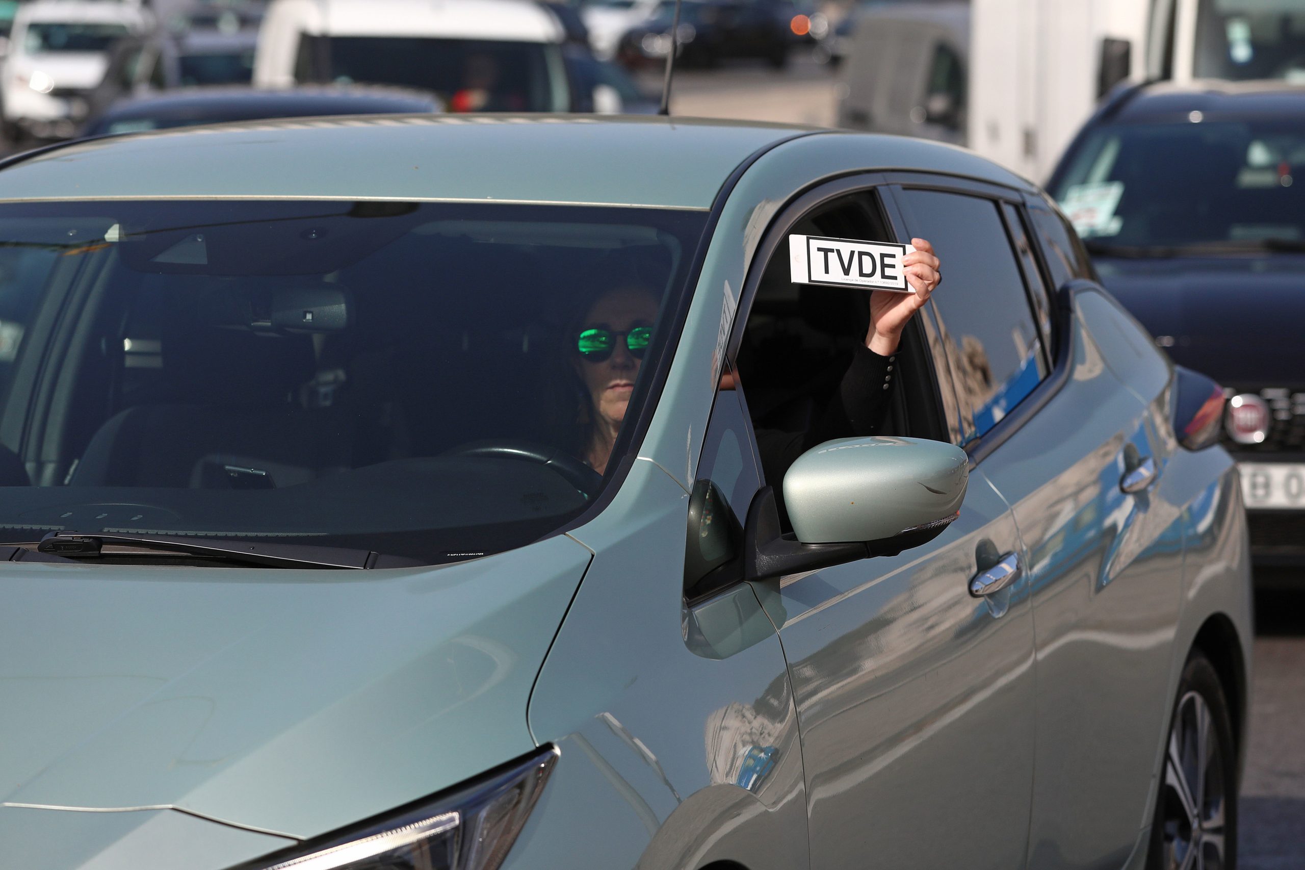 Há mais de 77 mil certificados de motorista TVDE em Portugal. IMT quer travar ilegalidades nos condutores e operadoras