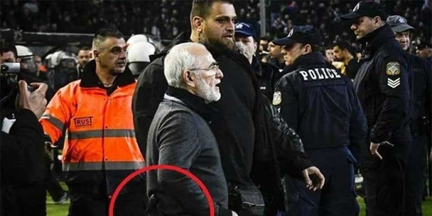 Campeonato de futebol da Grécia suspenso depois de presidente do PAOK ter invadido o campo armado