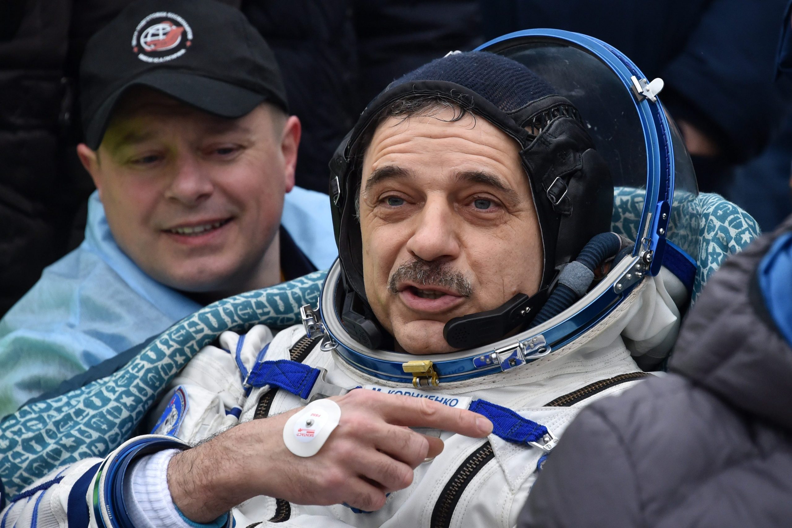 Dor nas costas e joelhos inchados. Cosmonauta partilha com alunos experiência a bordo da Estação Espacial Internacional