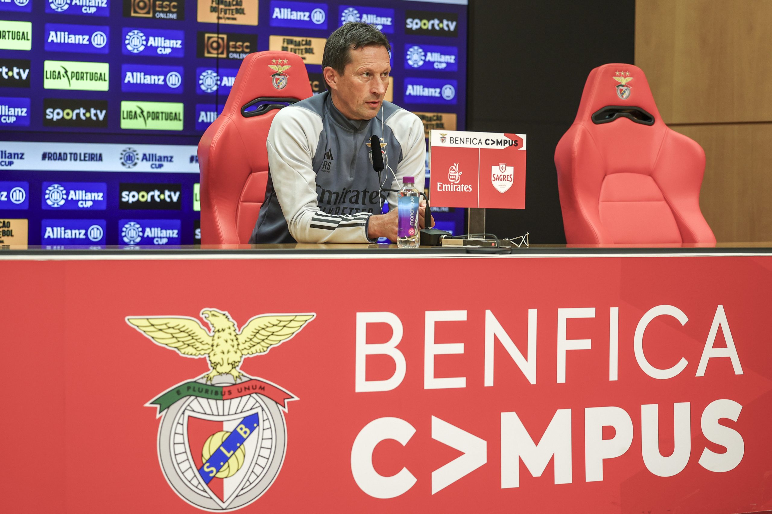 Schmidt “muito satisfeito” com o plantel do Benfica após fecho do mercado