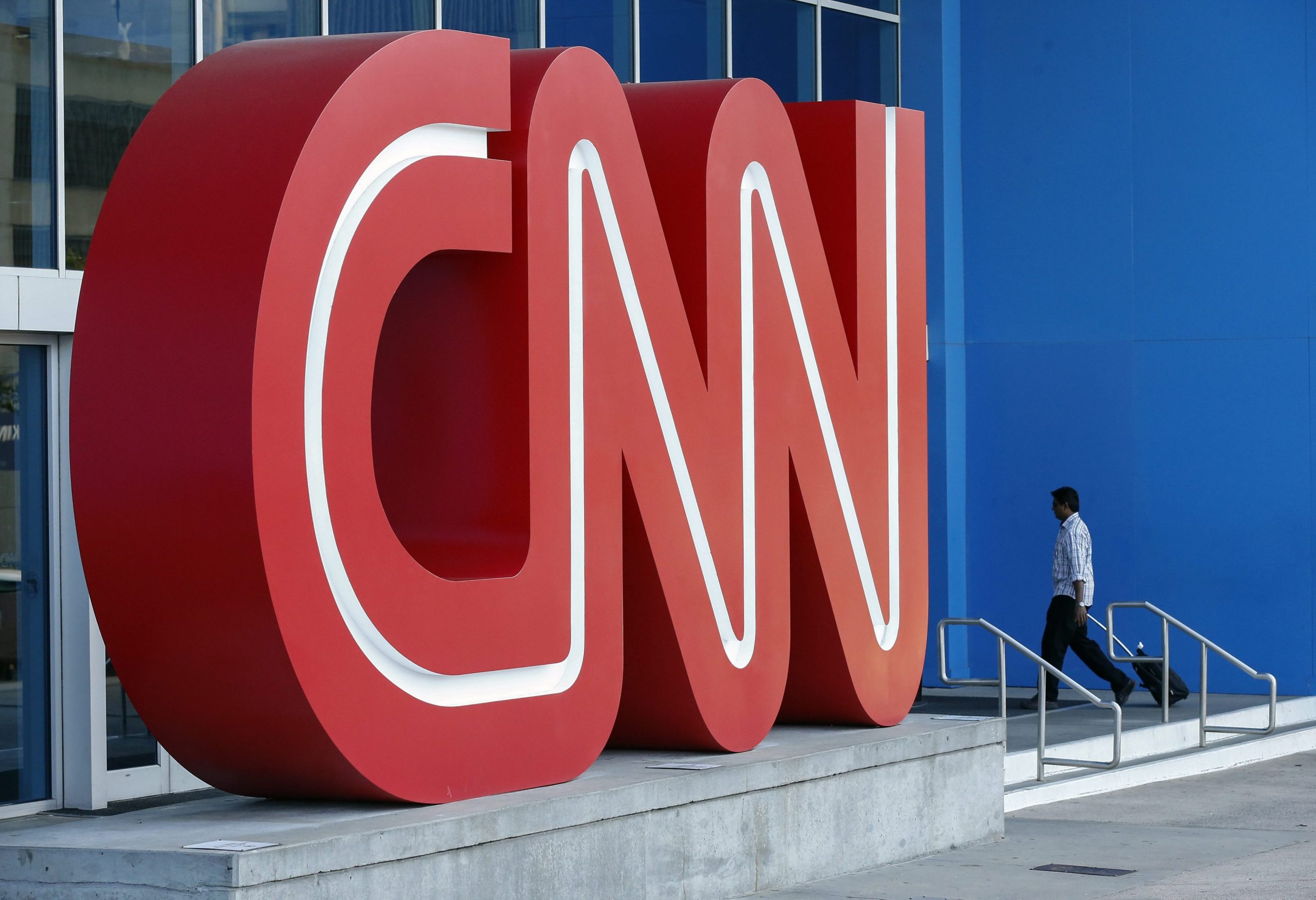 EUA. Um rapaz disse que a CNN é ‘fake news’ e ameaçou matar toda a equipa. Acabou detido