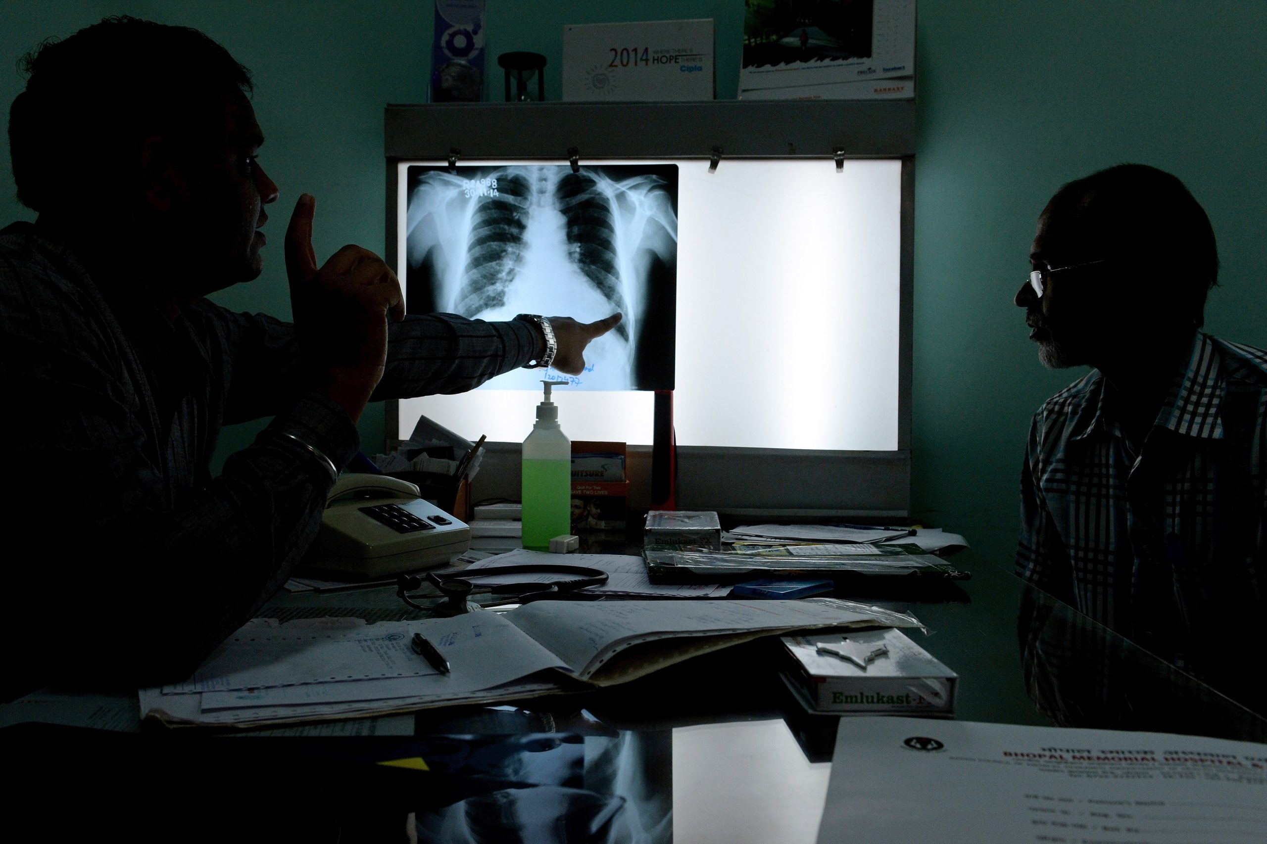 Dispositivo móvel que “vê” fluidos nos pulmões de doentes desenvolvido por investigador do Porto