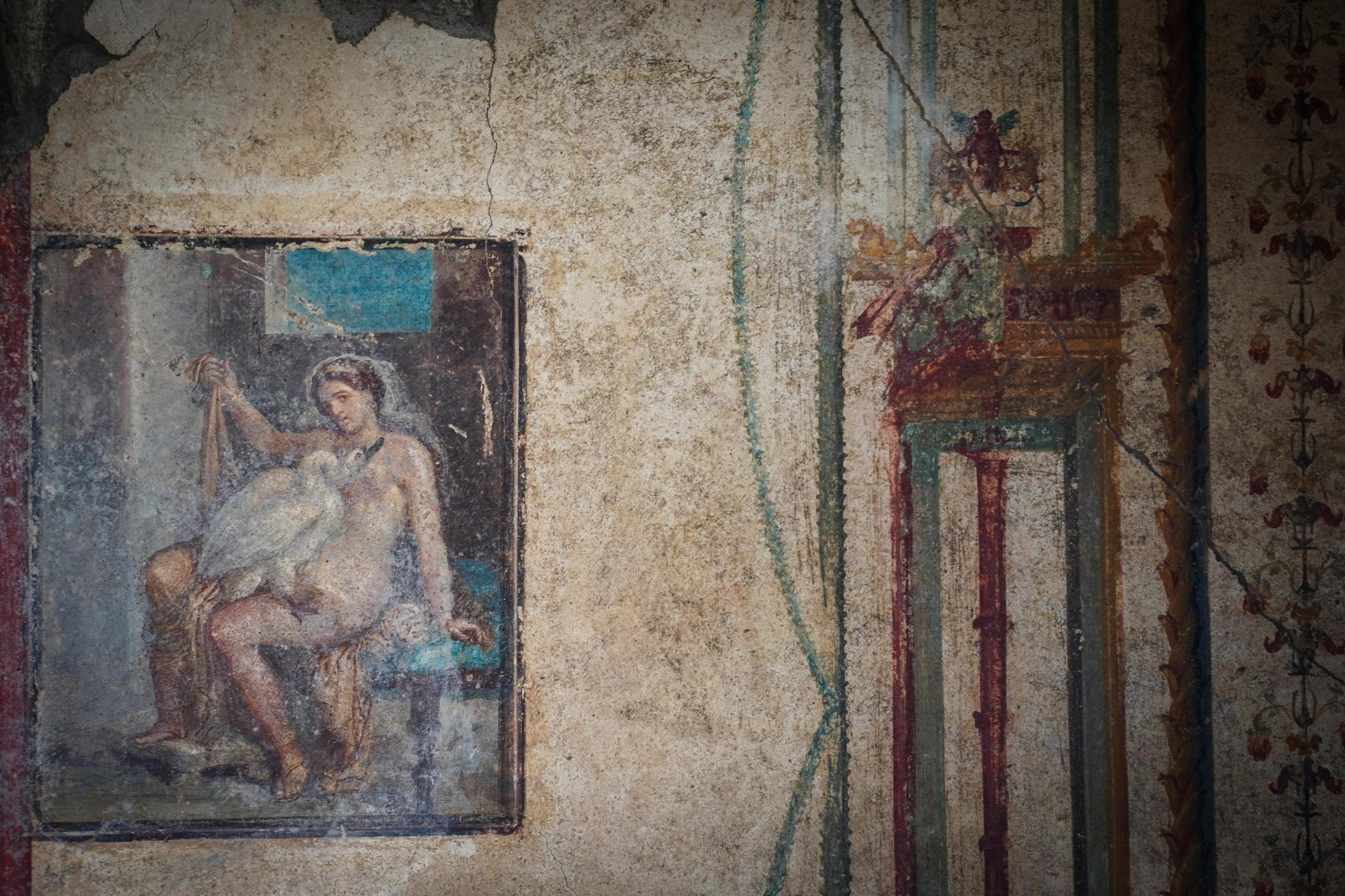 O cisne que era Zeus e a mulher que pôs dois ovos. Fresco de “cena de grande sensualidade” revelado em Pompeia