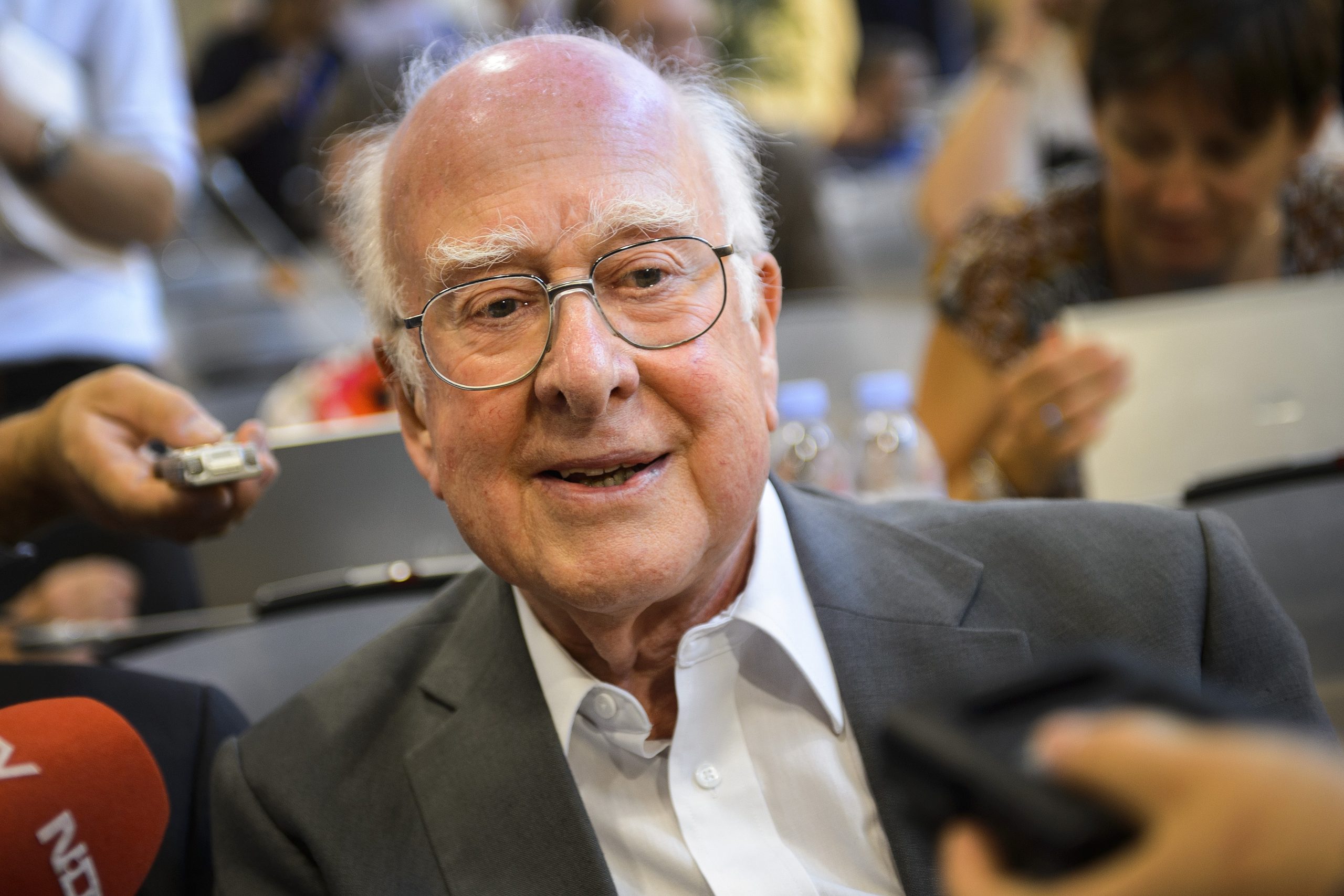Morreu Peter Higgs, Nobel da Física que propôs o bosão de Higgs