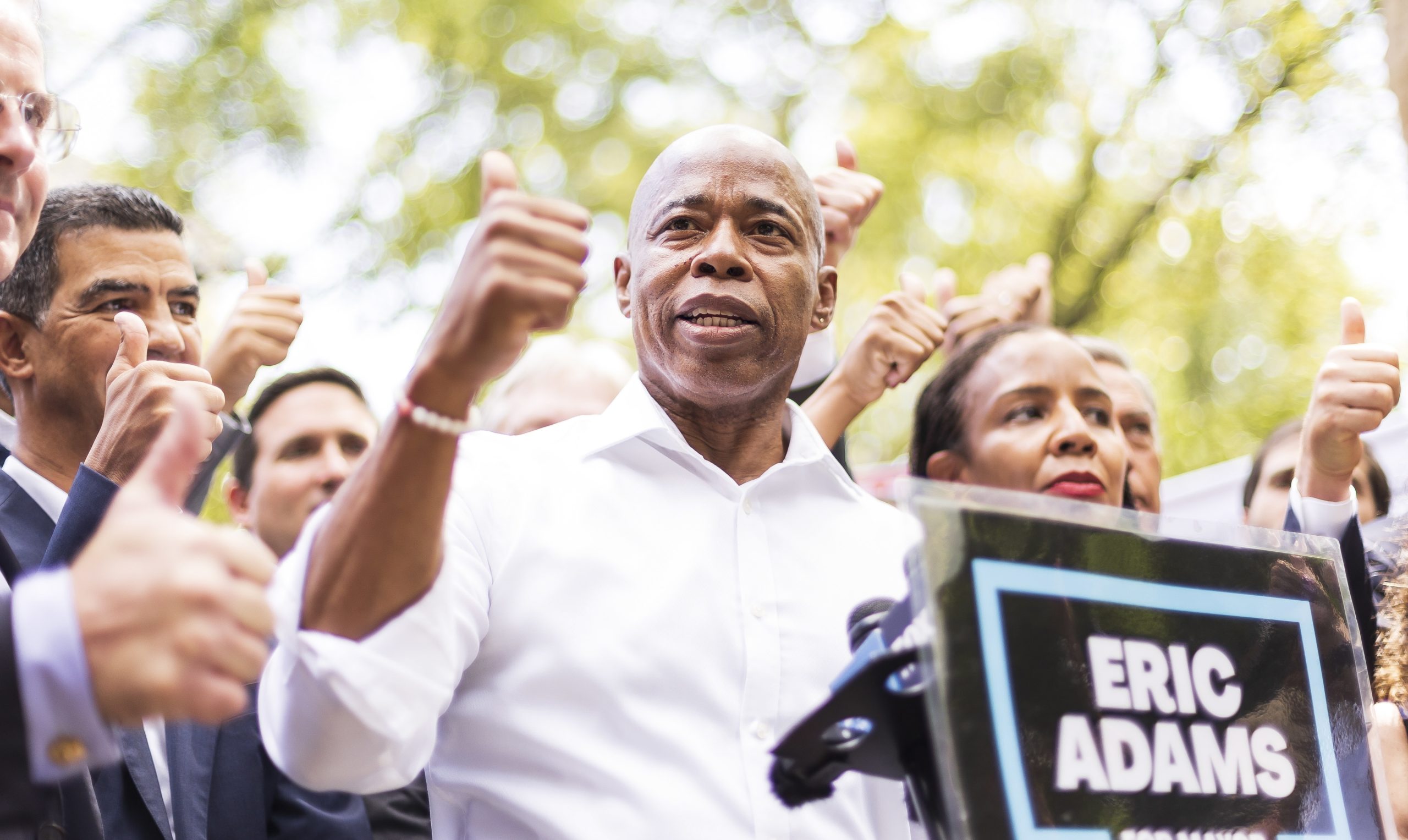 Democrata Eric Adams vence eleições autárquicas em Nova Iorque