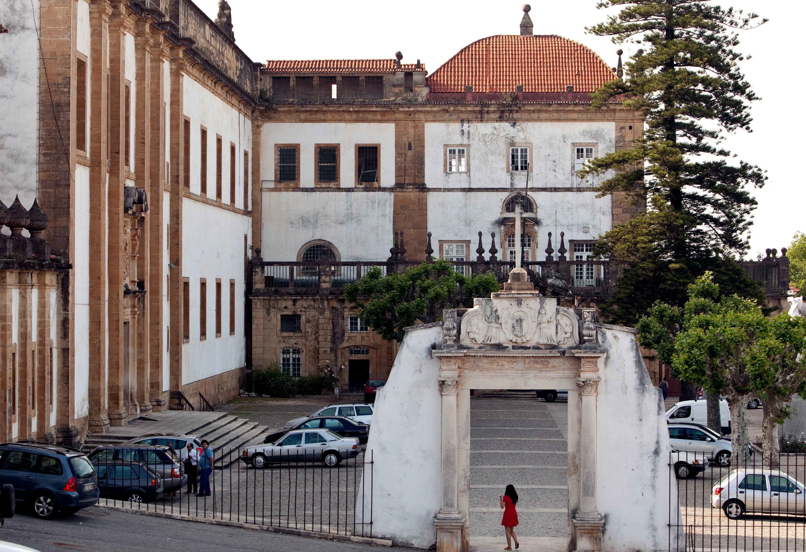 400 anos da canonização da Rainha Santa Isabel. “Maior do que rainha, maior do que mulher política, maior do que santa”