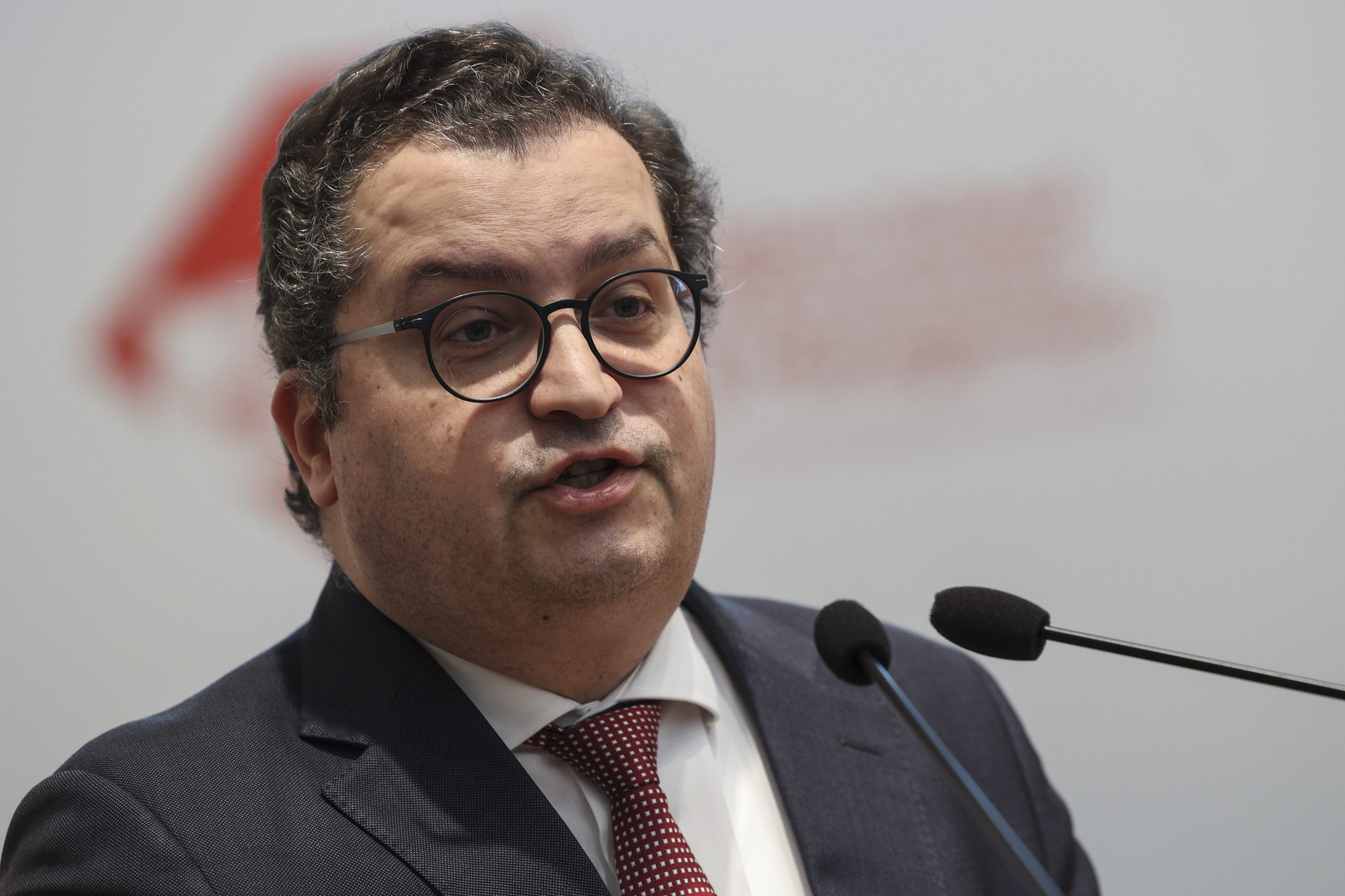 Portugal ativa cláusula para que despesa em defesa não conte para o défice