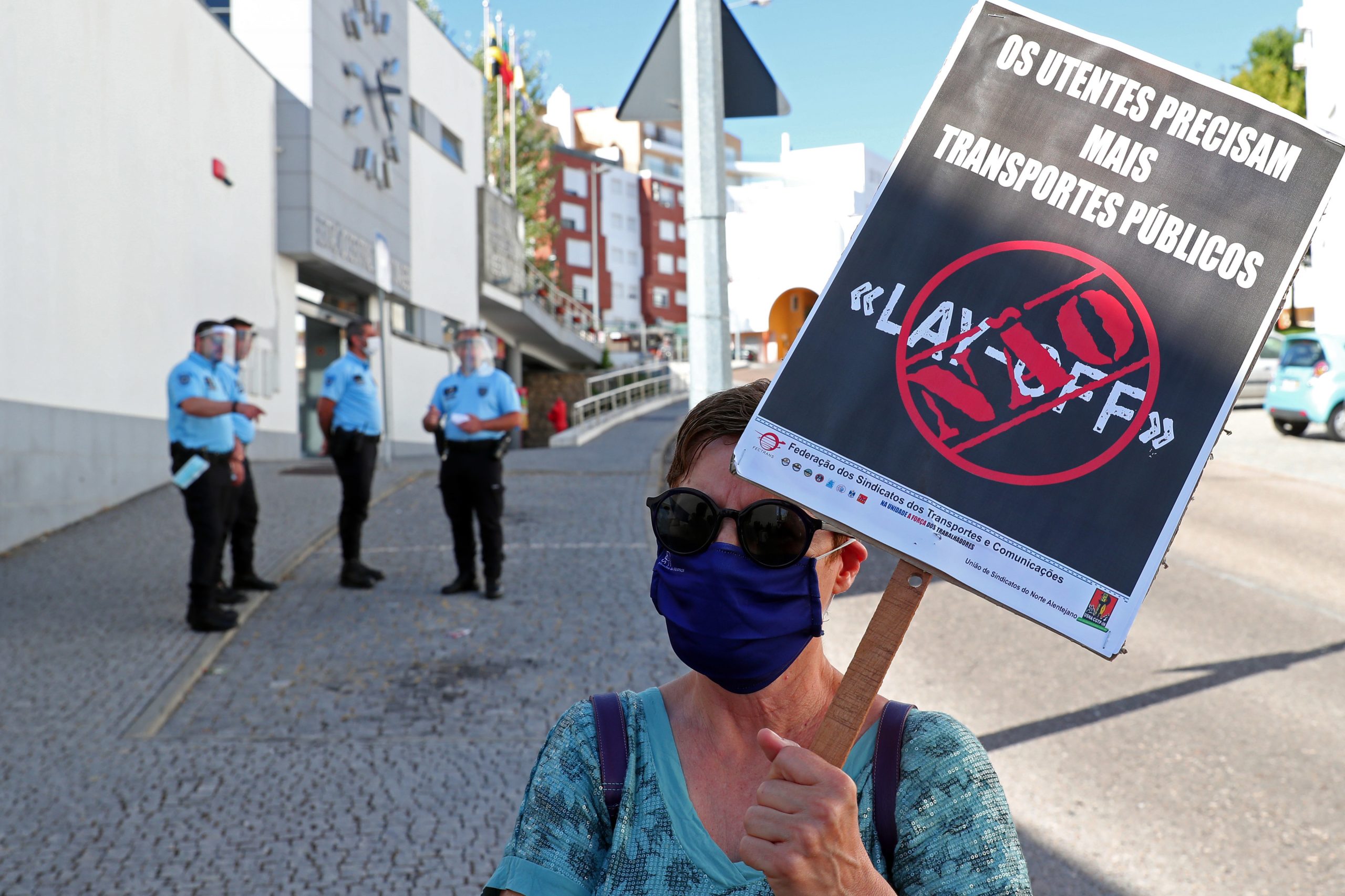 Trabalhadores em ‘lay-off’ devem poder ser colocados em empresas com falta de pessoal