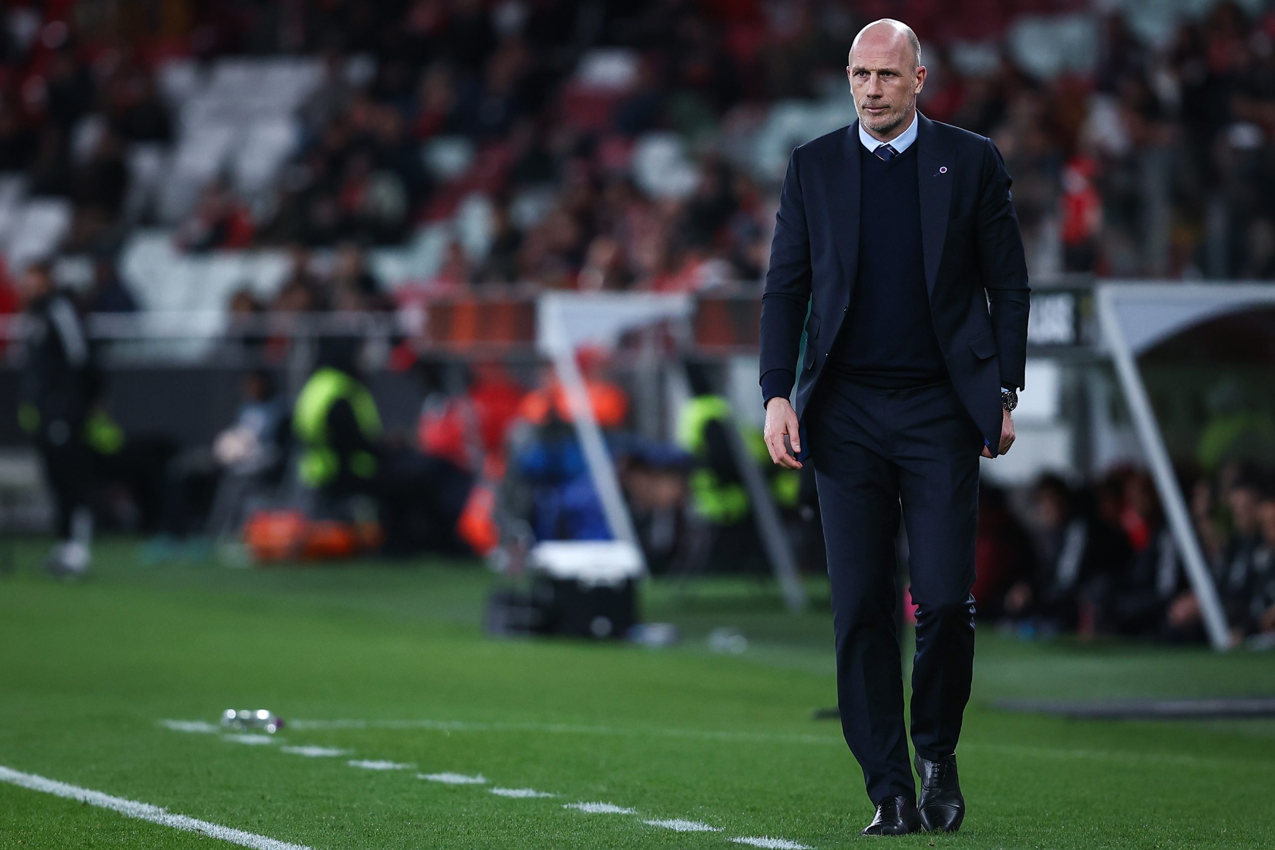Treinador diz que Rangers precisa de jogar acima do seu nível para afastar Benfica