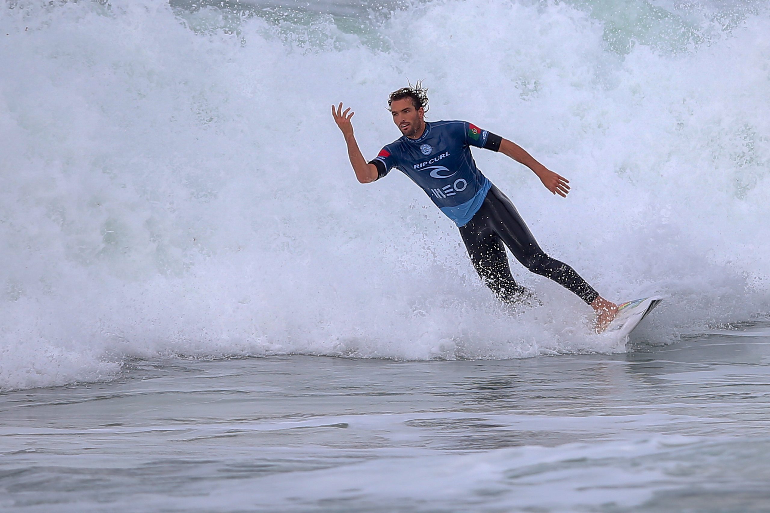 Frederico Morais disputa no Tahiti a sétima etapa do circuito mundial de surf