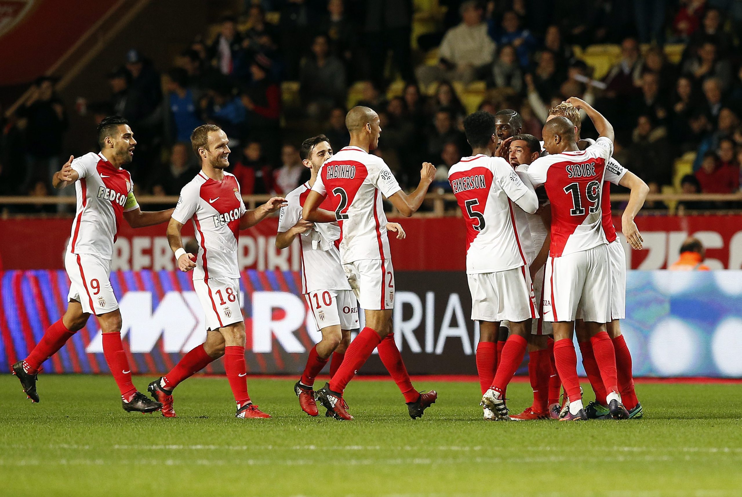 Mónaco sofreu, mas volta à liderança da liga francesa