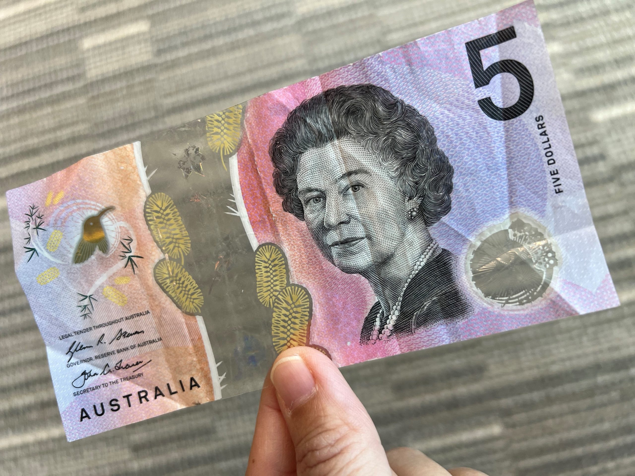 Nota de 5 dólares: Austrália troca rei de Inglaterra por homenagem aos primeiros povos