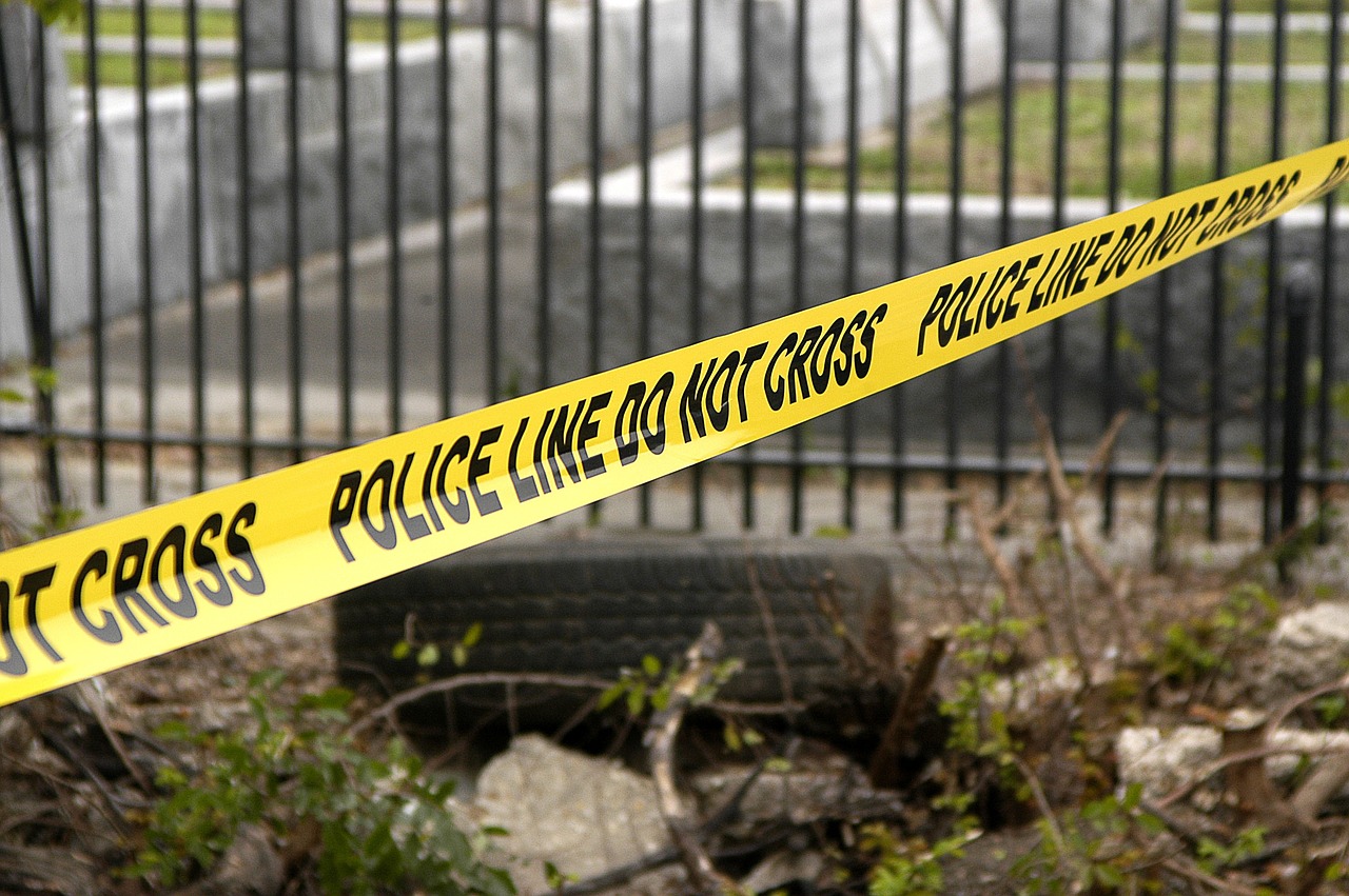 Um caso que está a chocar Itália: encontrados dois corpos de recém-nascidos enterrados no jardim de uma casa