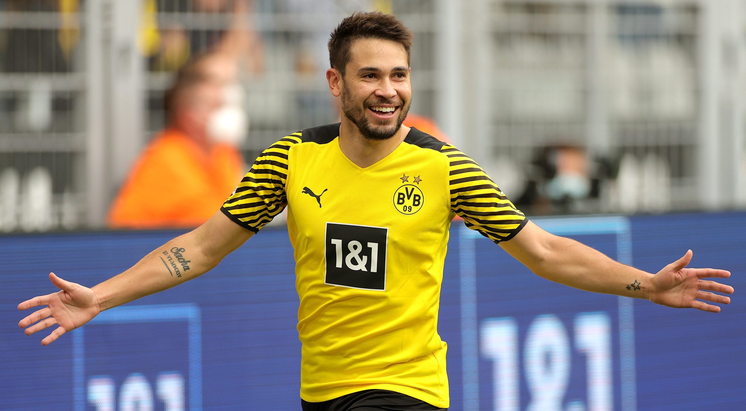 Futebolista internacional luso Raphael Guerreiro com teste positivo
