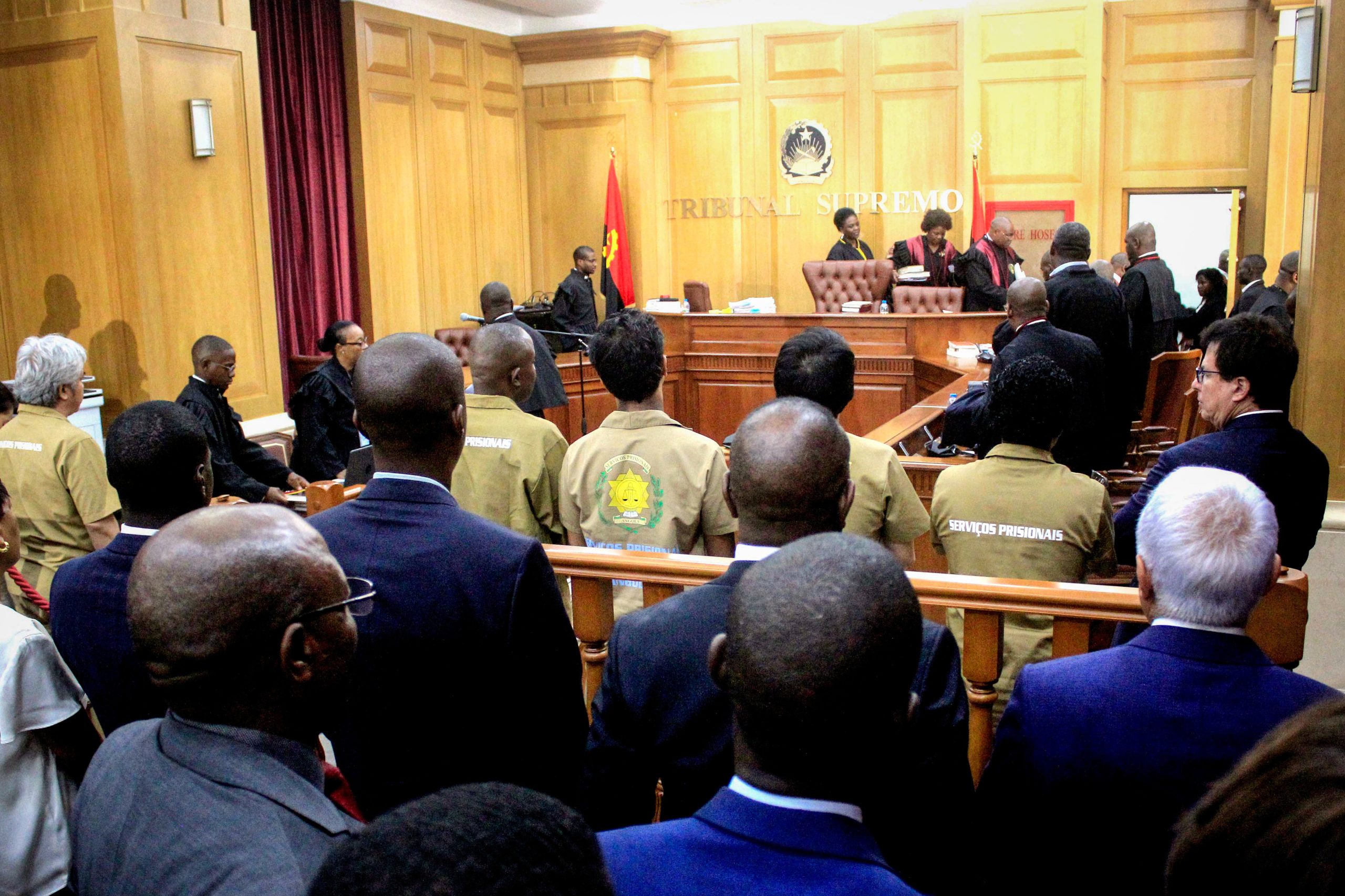 Tailandês julgado em Angola diz que cheque de 50 mil milhões de dólares é verdadeiro