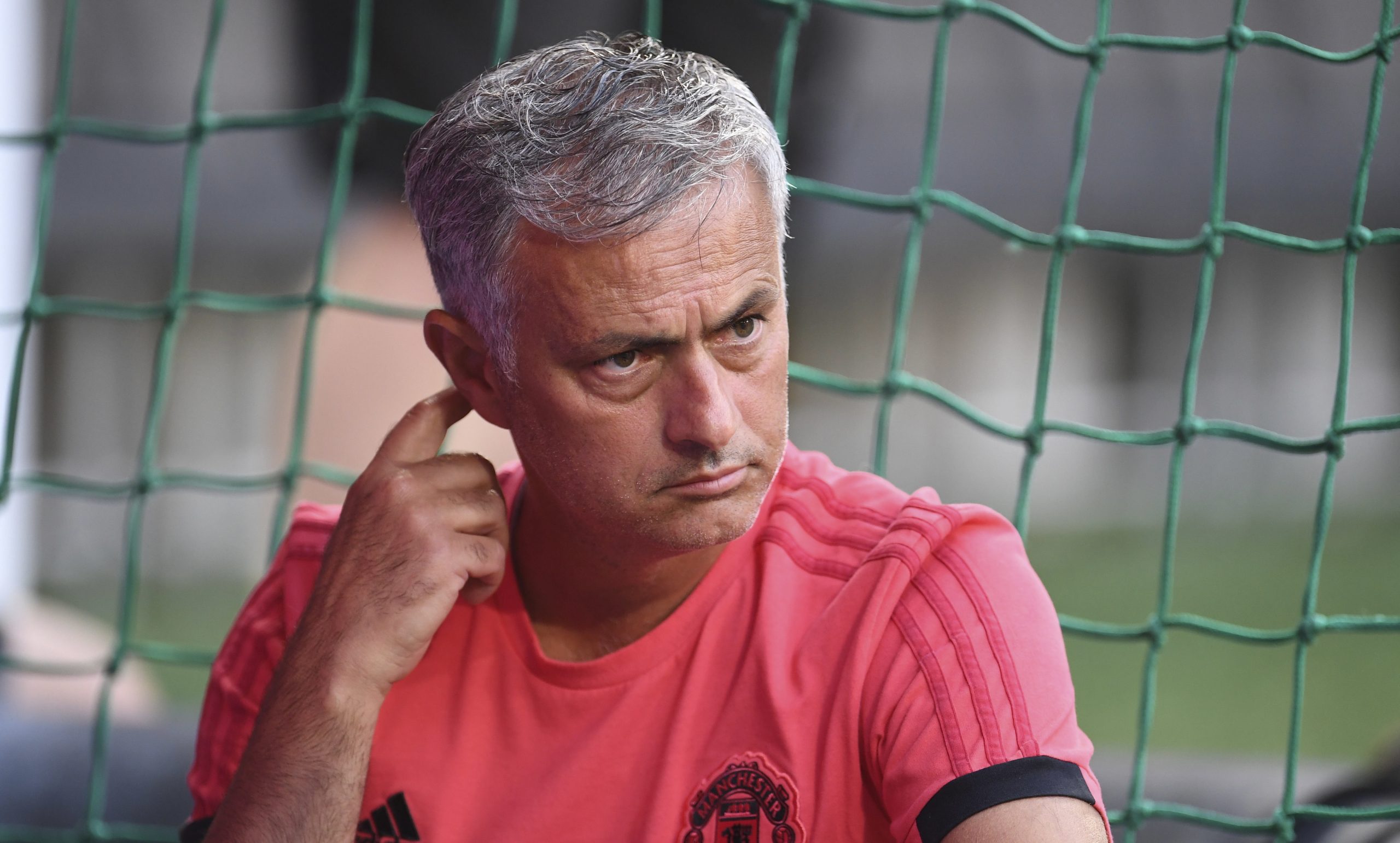 Mourinho diz que Pogba “é apenas um jogador e não um capitão”