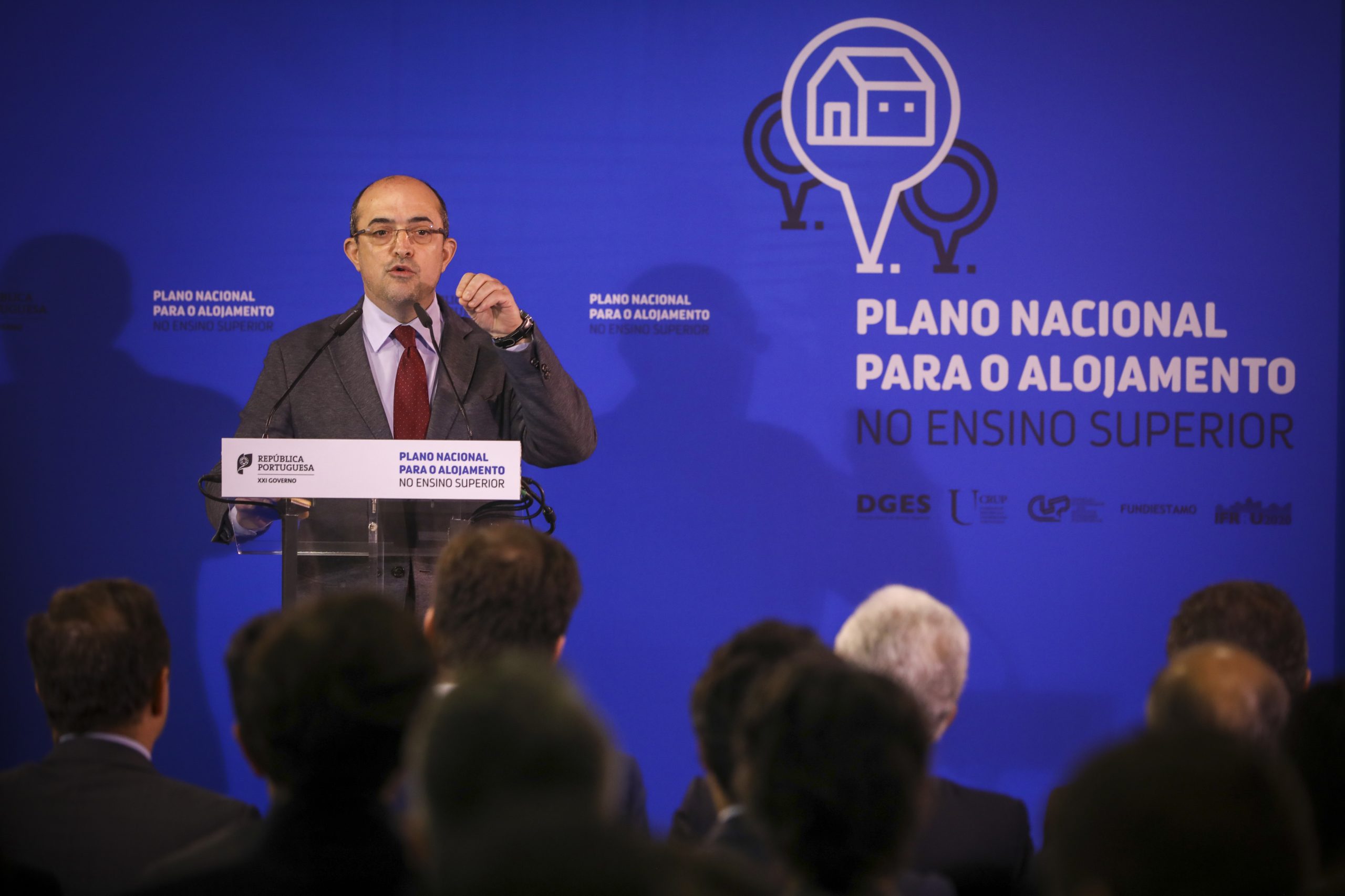 Preço dos quartos para estudantes baixou e haverá mais de cinco mil novas camas, diz Governo