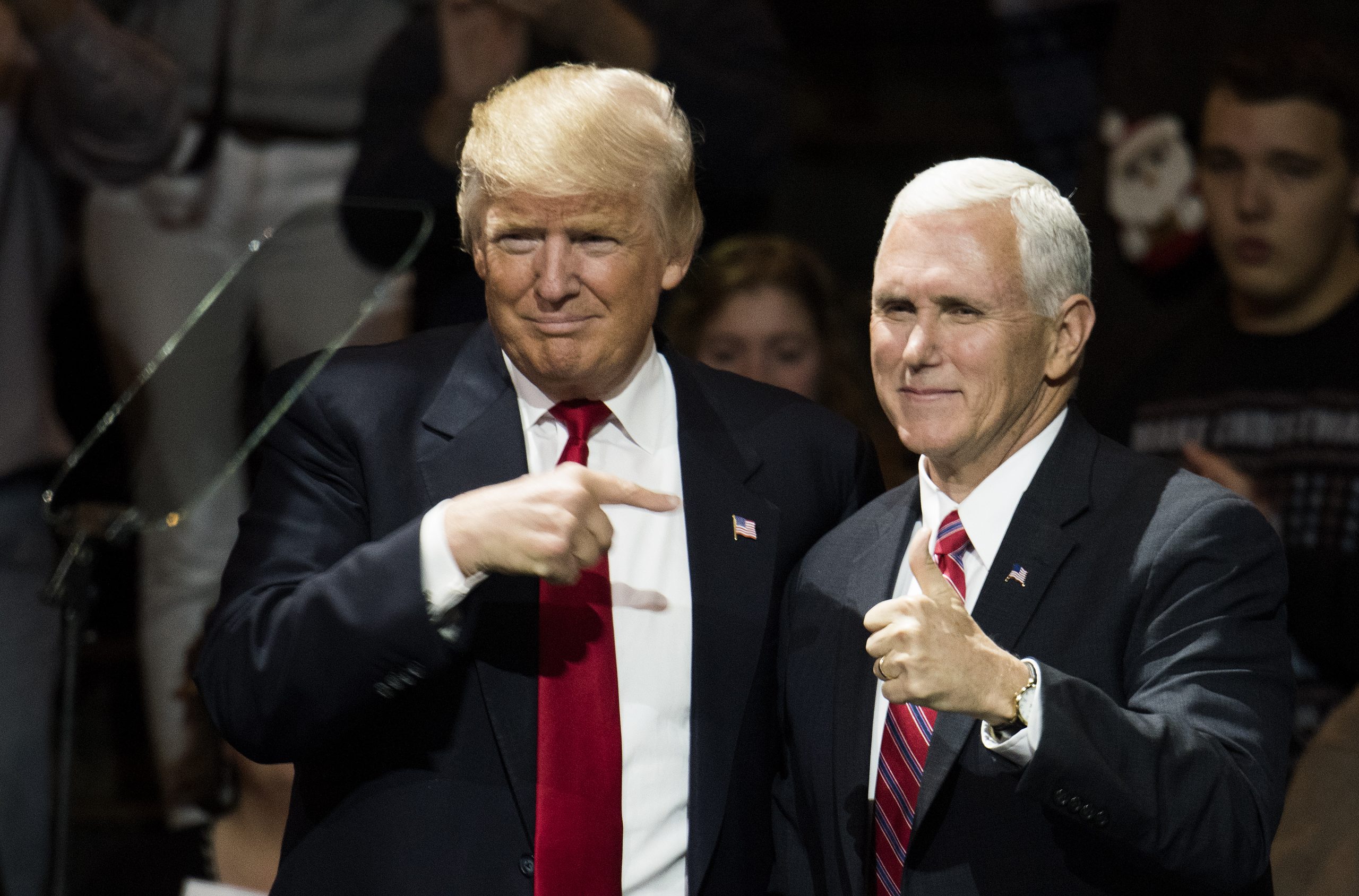 Donald Trump vai começar a desmantelar ObamaCare no primeiro dia na Casa Branca