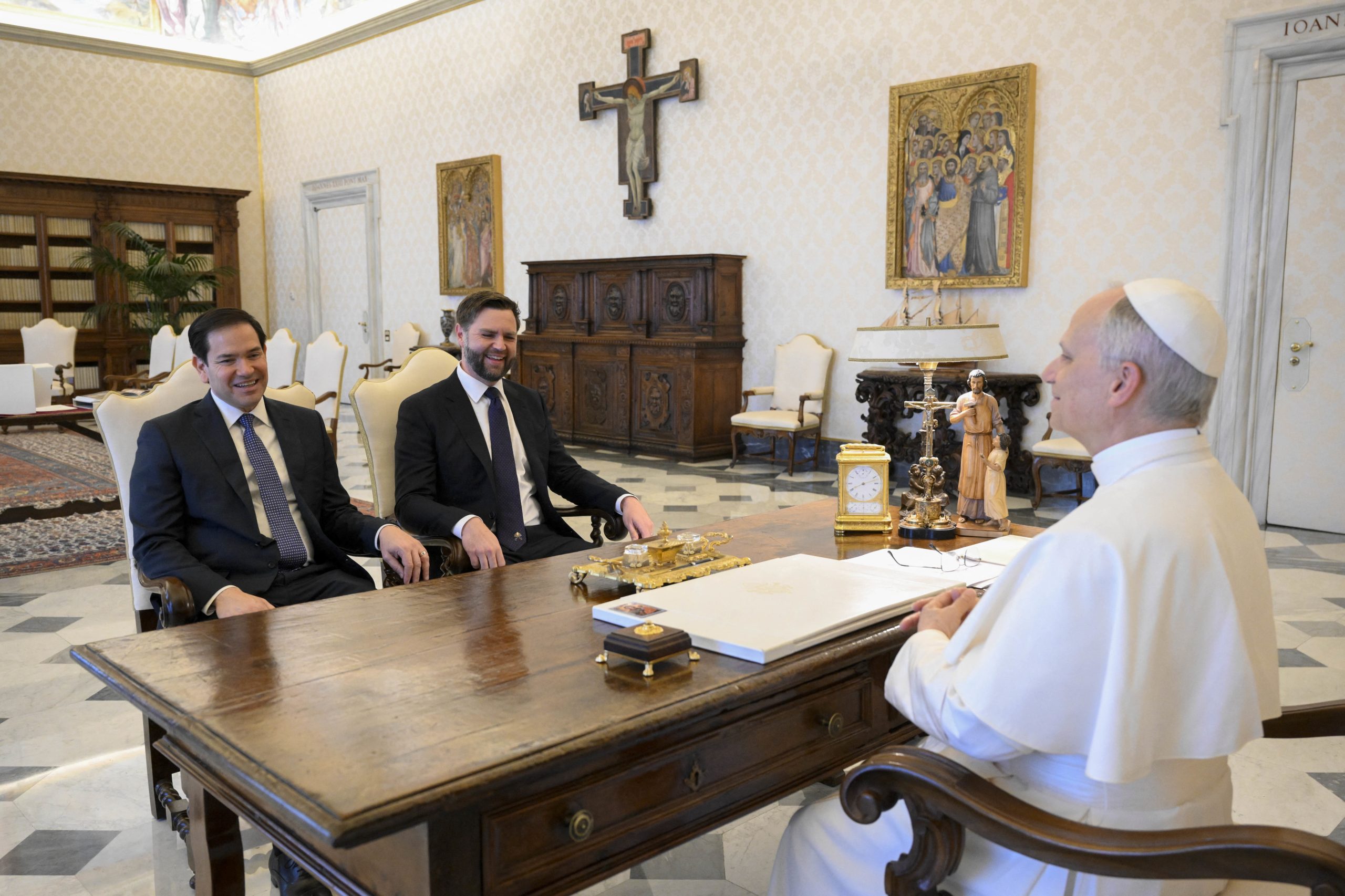 Leão XIV recebe Vance e Rubio no Vaticano