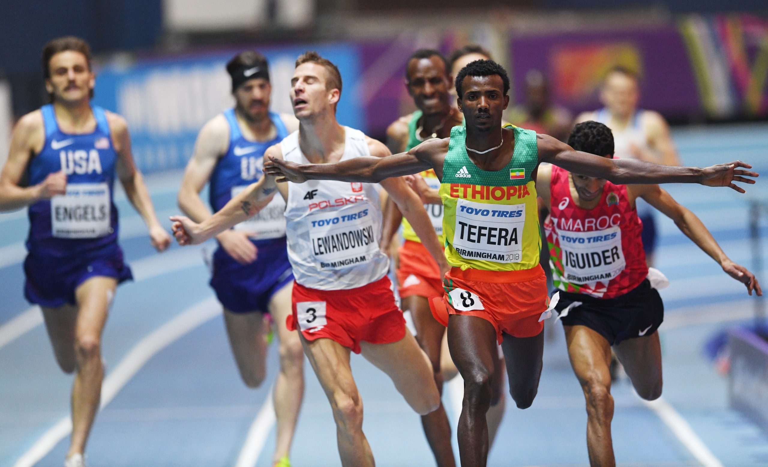 Etíope Samuel Tefera bate recorde do mundo de 1.500 metros em pista coberta