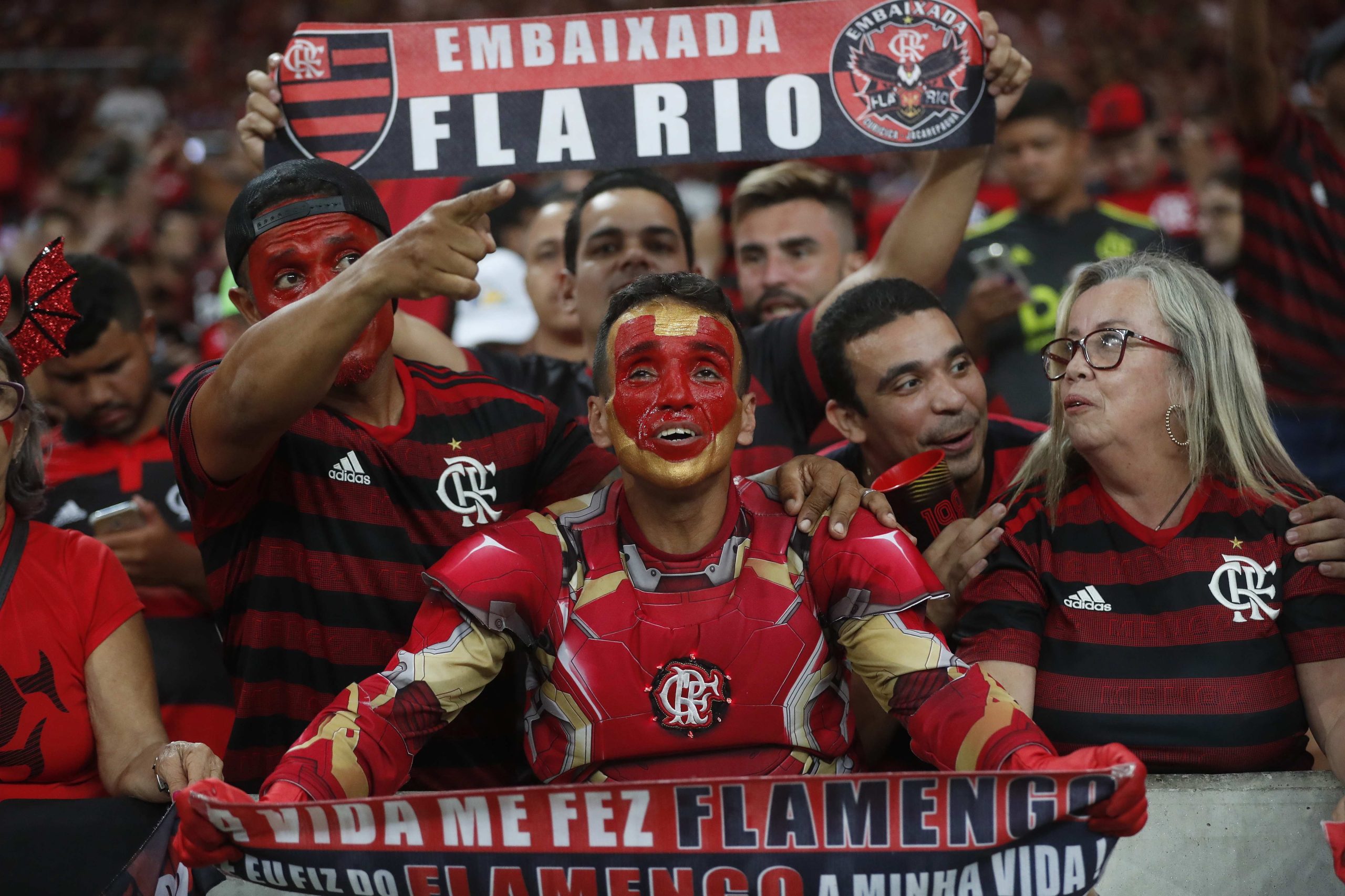 1, 2, 3, 4, 5. Pedro é o quinto reforço do Flamengo