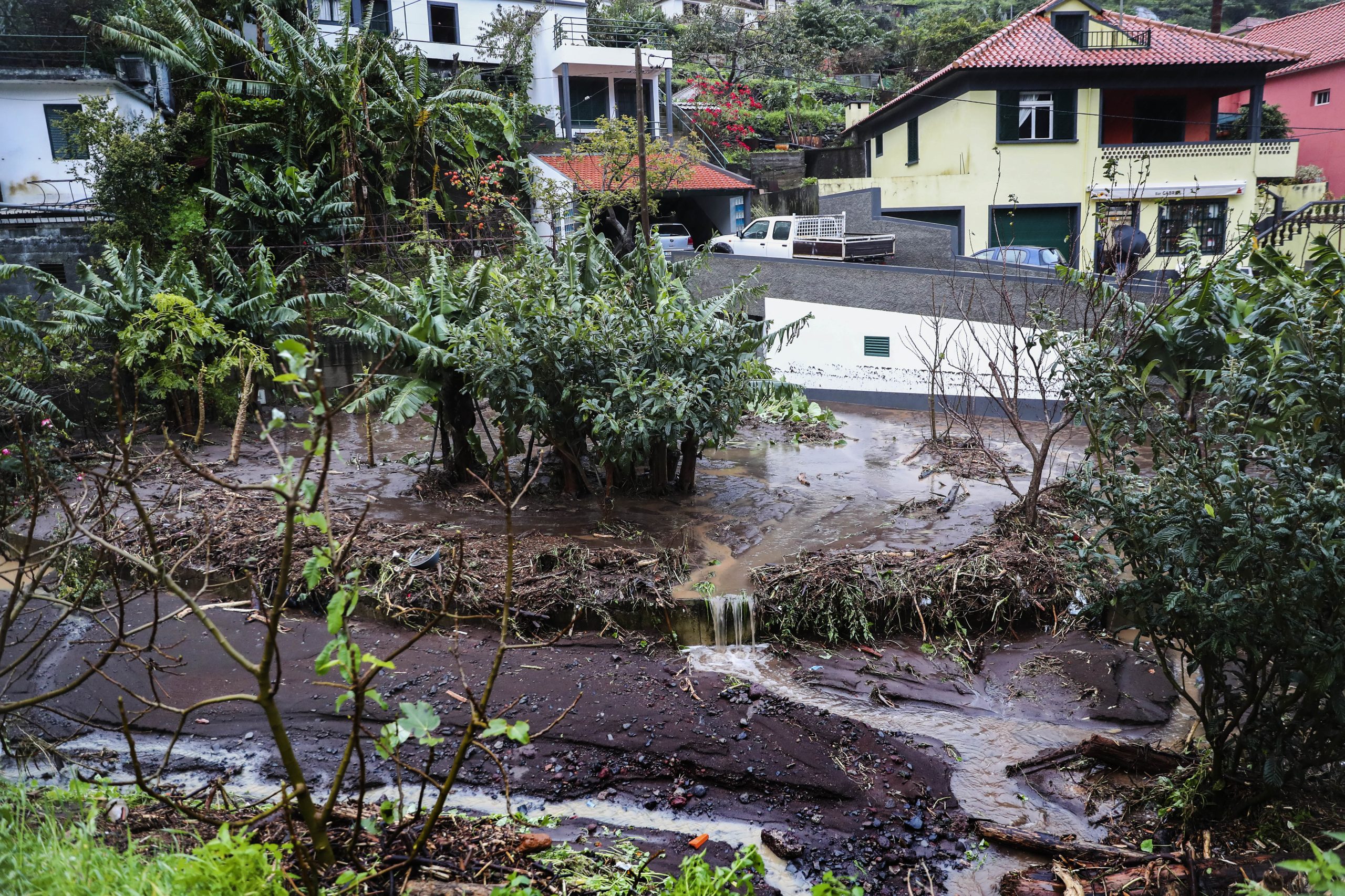 Machico e Santa Cruz, na Madeira, com pequenas inundações e derrocadas