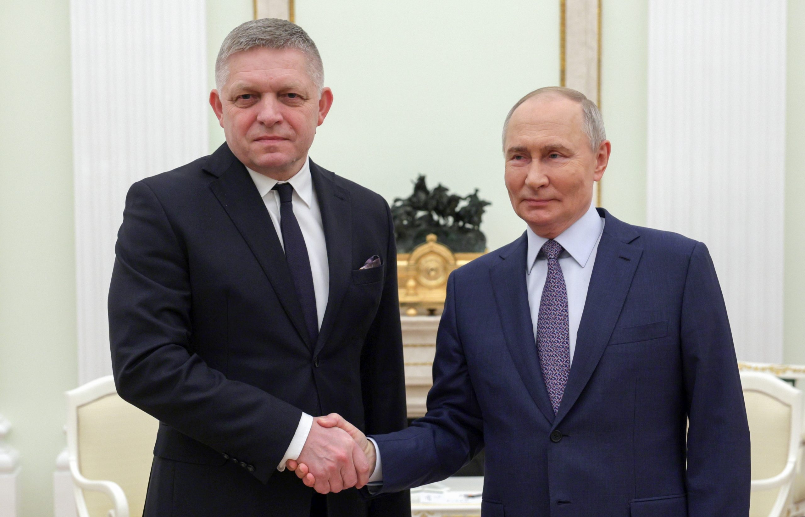 PM eslovaco “desalinhado” da política europeia visita Putin