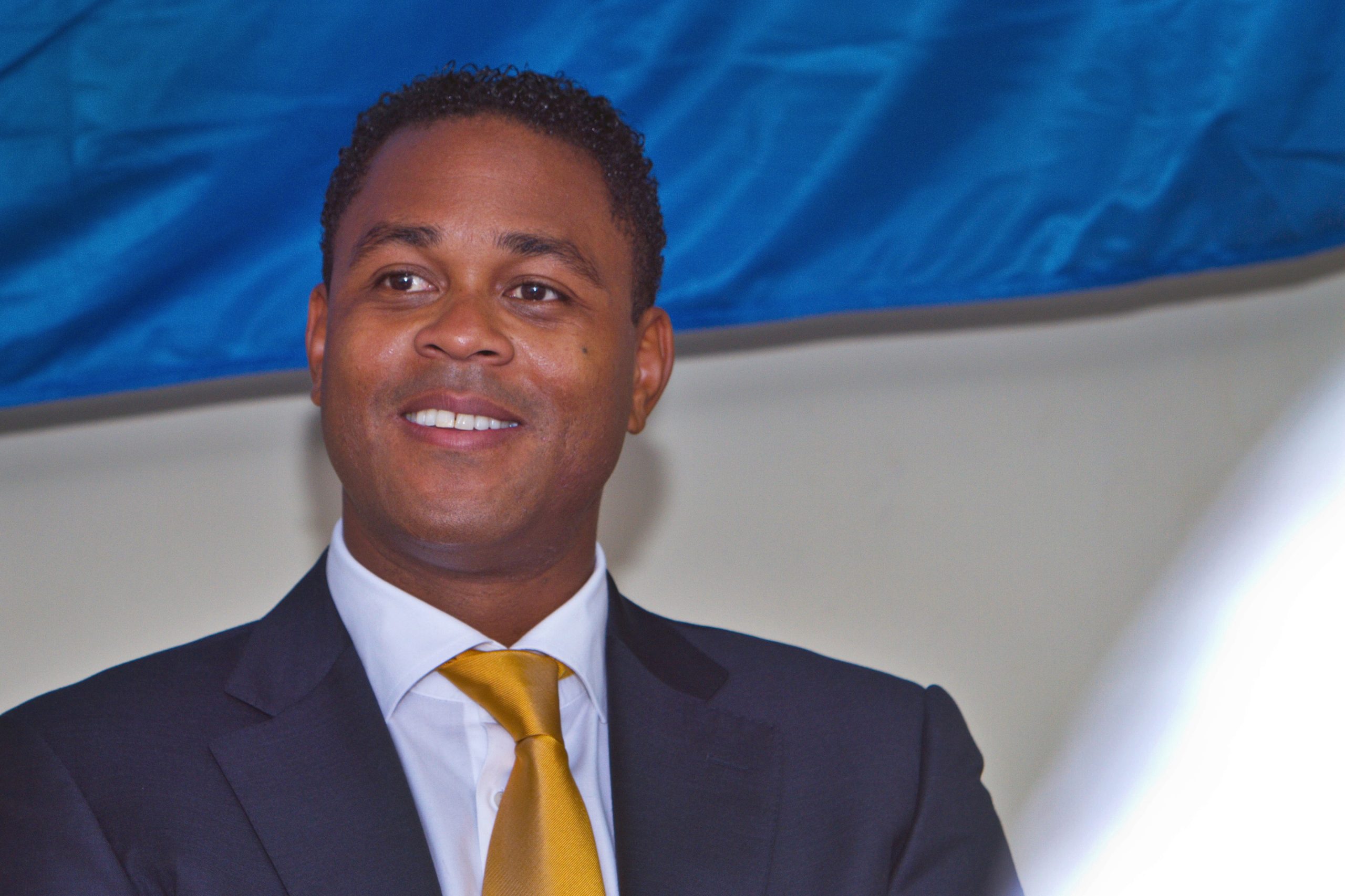 Kluivert regressa ao FC Barcelona para dirigir escalões de formação
