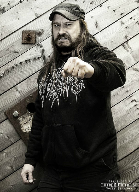 Ex-vocalista dos Entombed Lars Petrov morre aos 49 anos