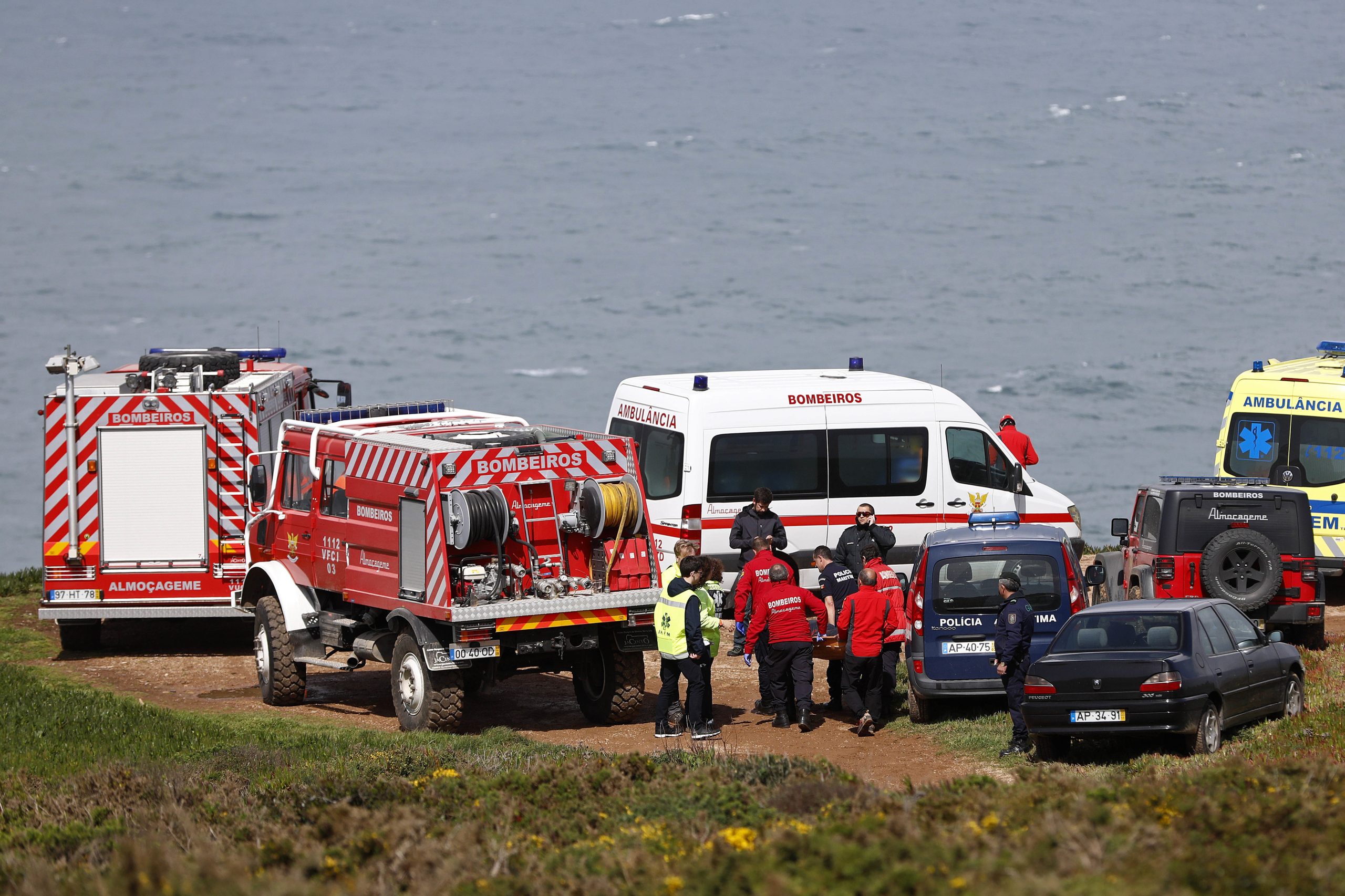 Morreu homem ferido em derrocada em praia de Sintra