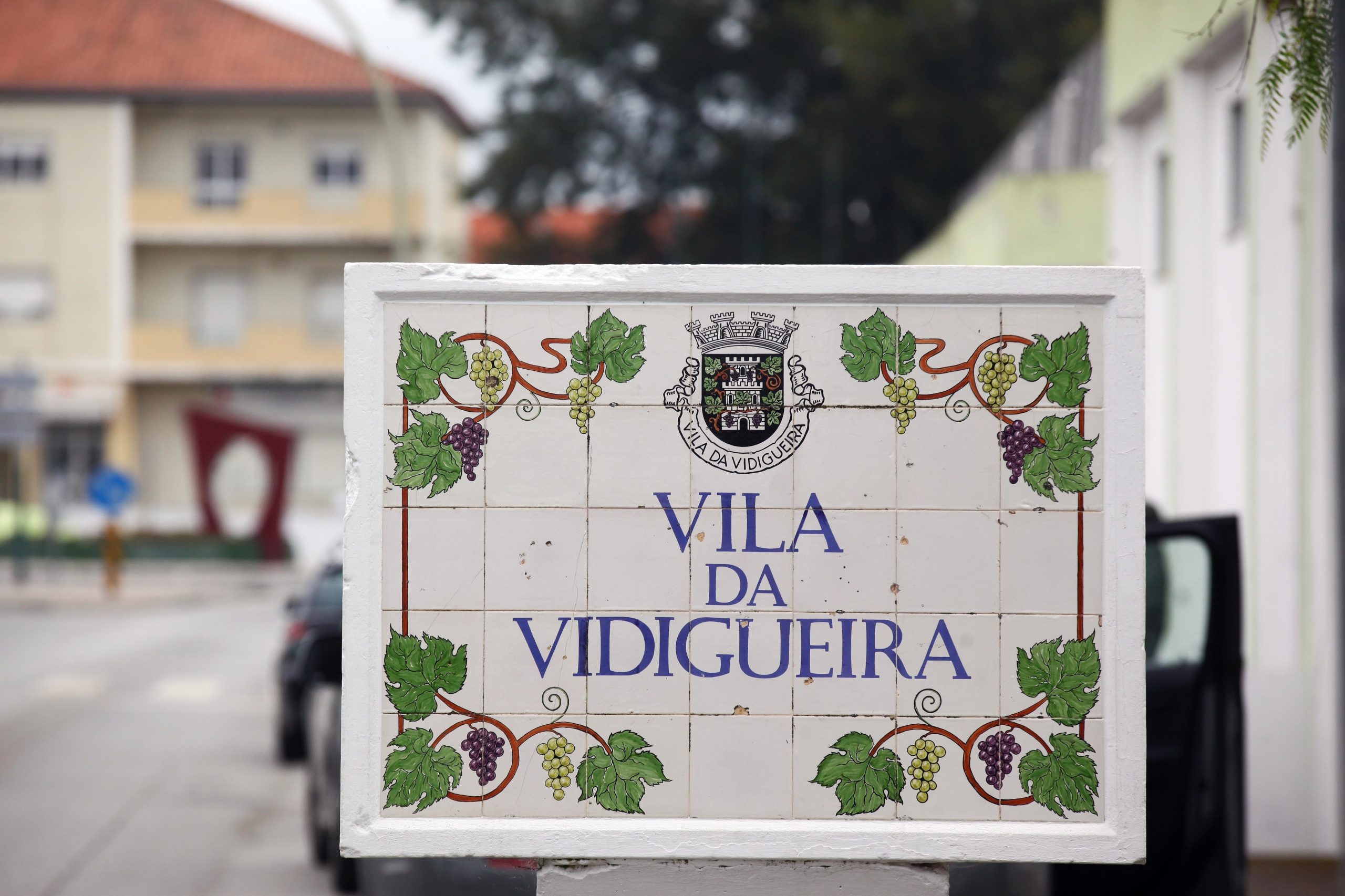 Trabalhadores pernoitam junto à Câmara de Vidigueira: “Contra perseguição, assédio e violência psicológica”. Autarquia nega