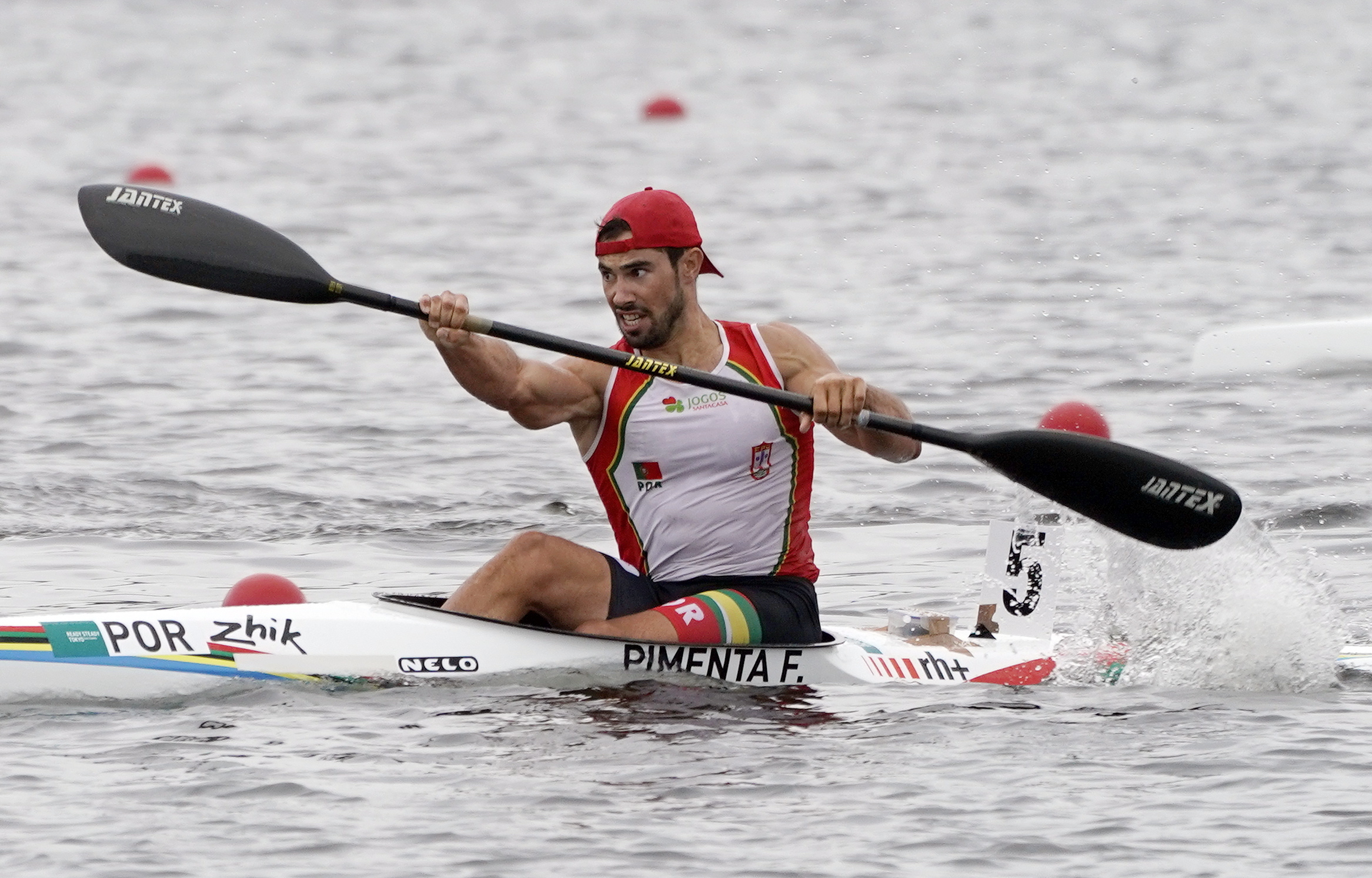 Fernando Pimenta com medalhas de ouro e prata na Taça do Mundo de Szeged