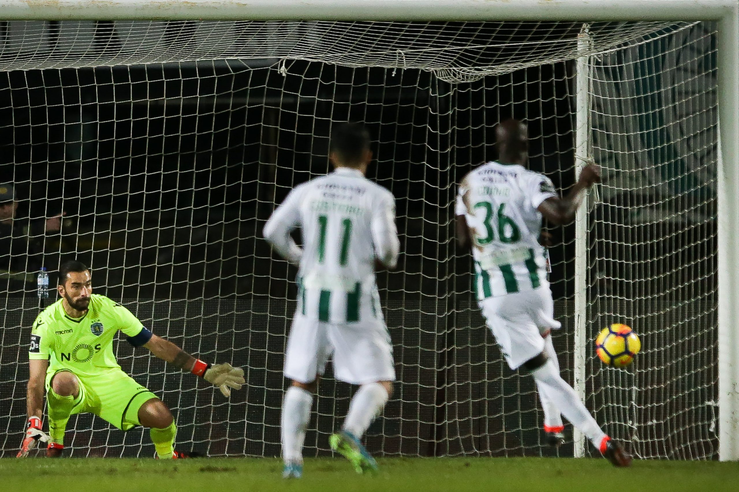 Sporting esbarrou no último minuto do Bonfim