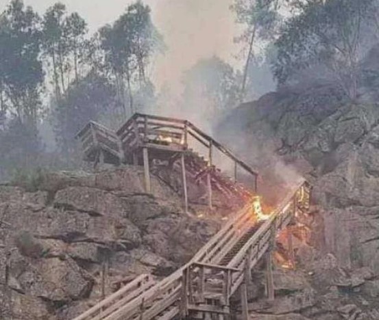 Passadiços do Paiva estão a arder: “É impensável” ter apenas 80 operacionais no terreno