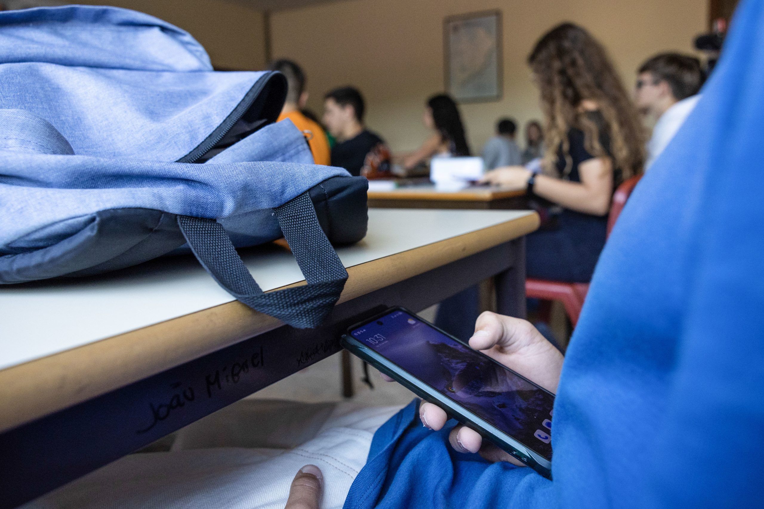 Pensamentos suicidas, autoestima mais baixa e distanciamento da realidade é conclusão de estudo em relação ao uso de telemóveis em jovens