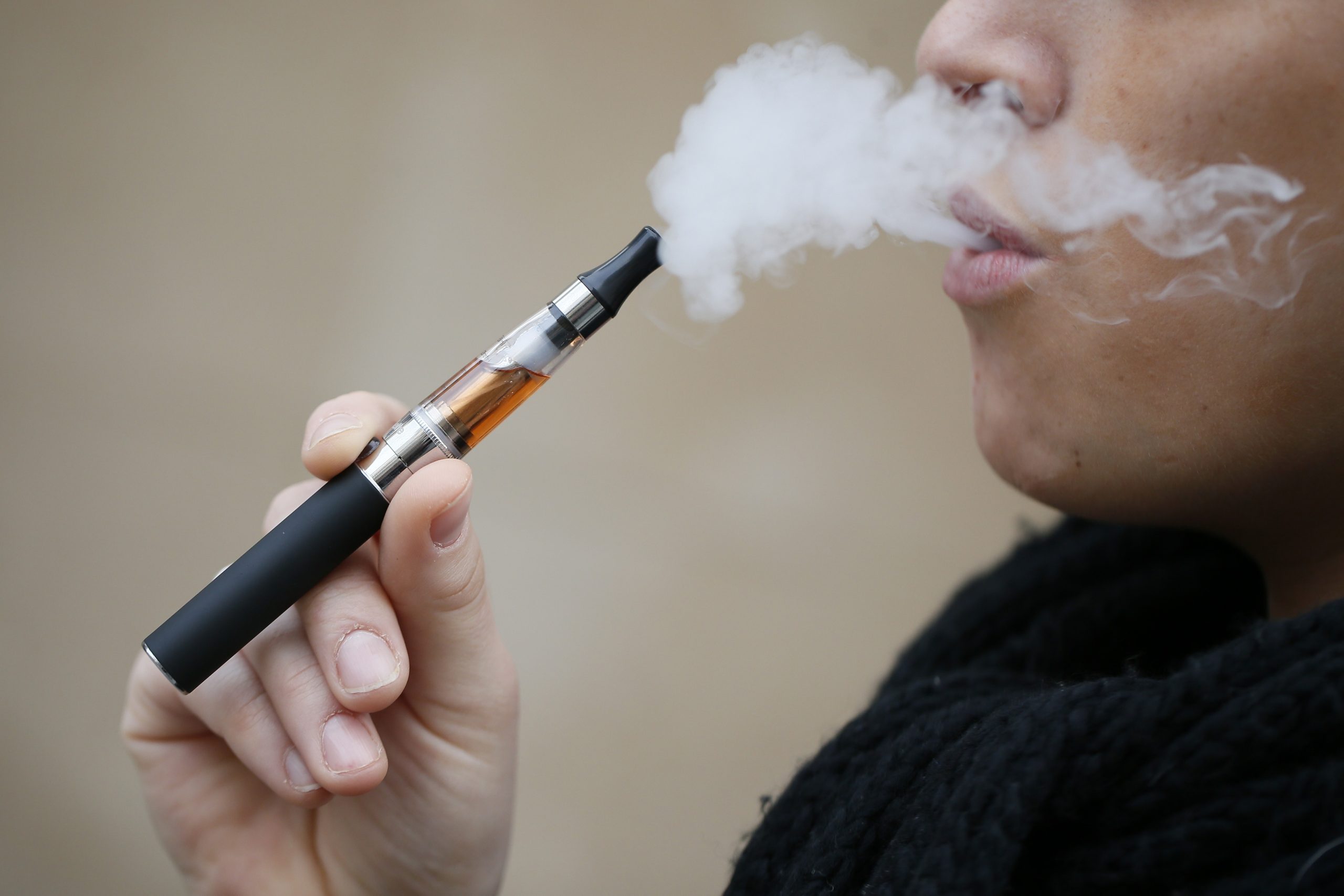Lei que equipara cigarros eletrónicos a tradicionais entra em vigor em janeiro
