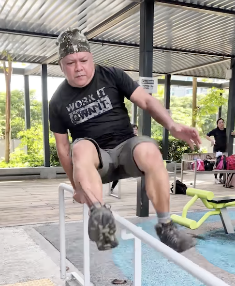 Parkour não é só para jovens. Modalidade é usada em Singapura para ajudar a envelhecer com força e equilíbrio