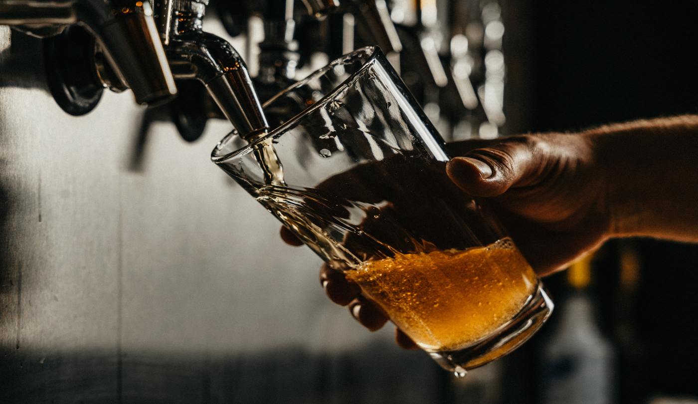 Há um nova cerveja sem álcool que promete “embriagar”