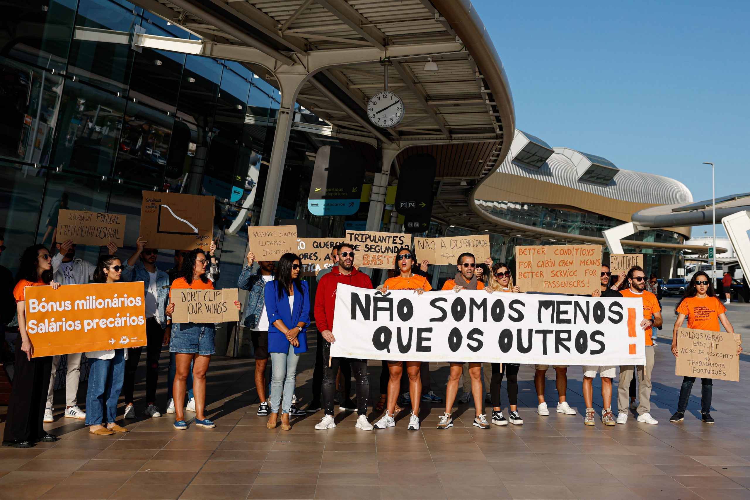 Greve na easyJet com adesão de 73% segundo companhia e “próxima dos 100%” segundo sindicato