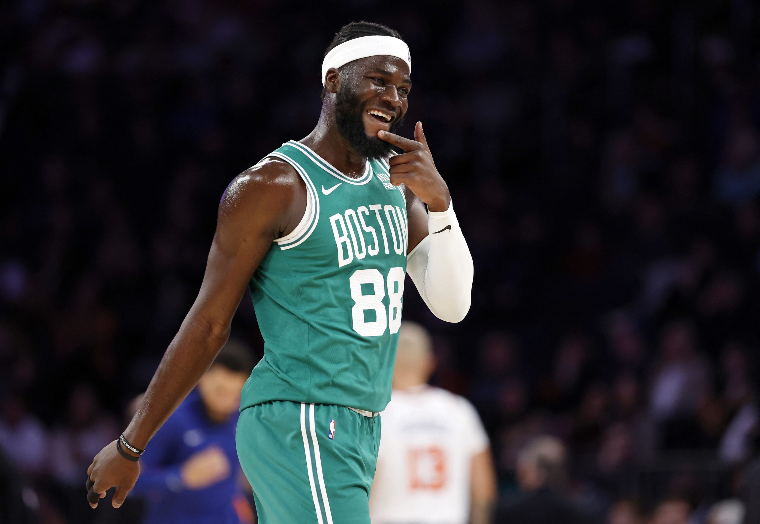 Neemias somou seis pontos e oito ressaltos na NBA face a Wembanyama