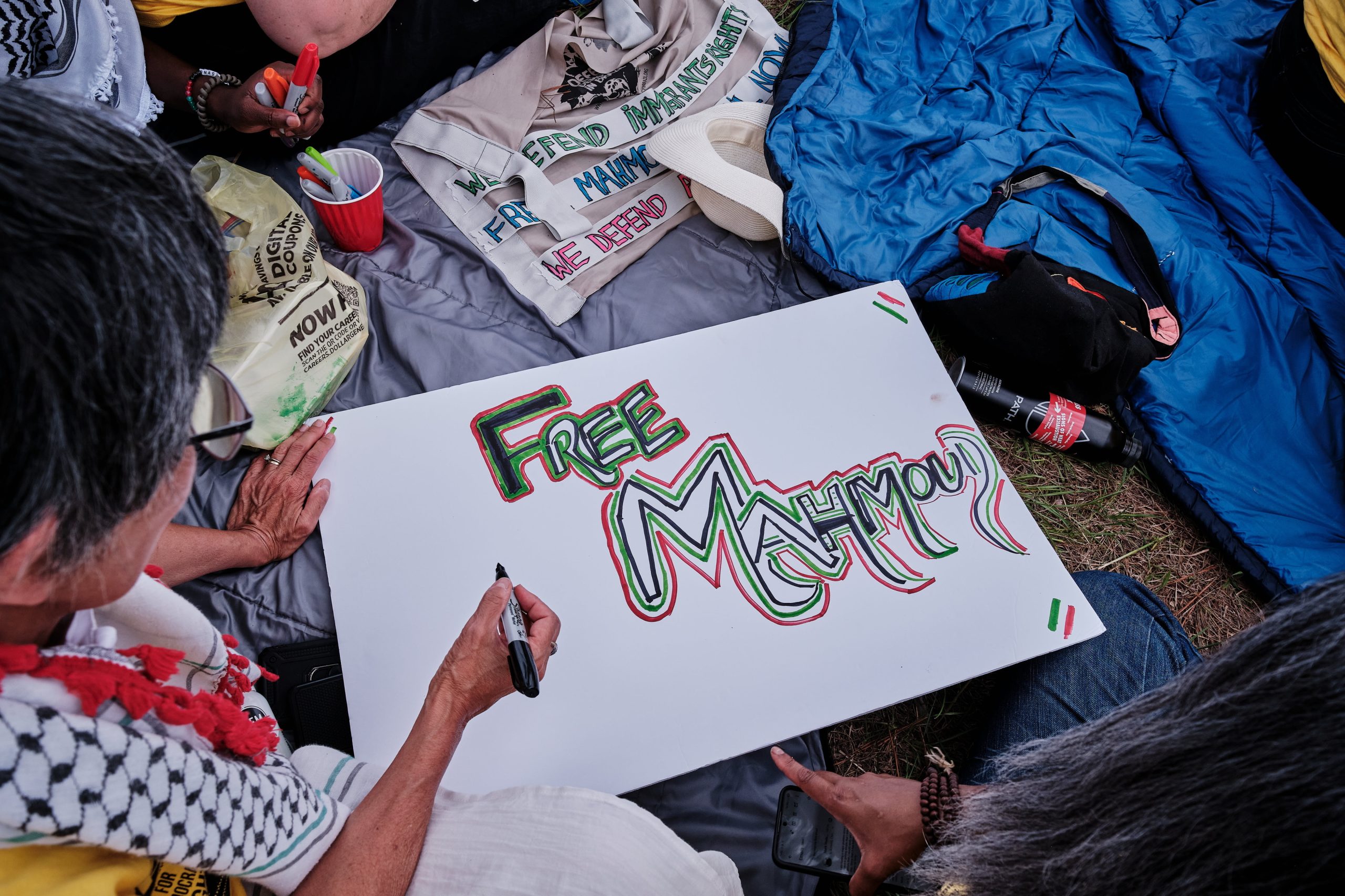 Libertado nos EUA o manifestante que se tornou símbolo da causa palestiniana em Columbia