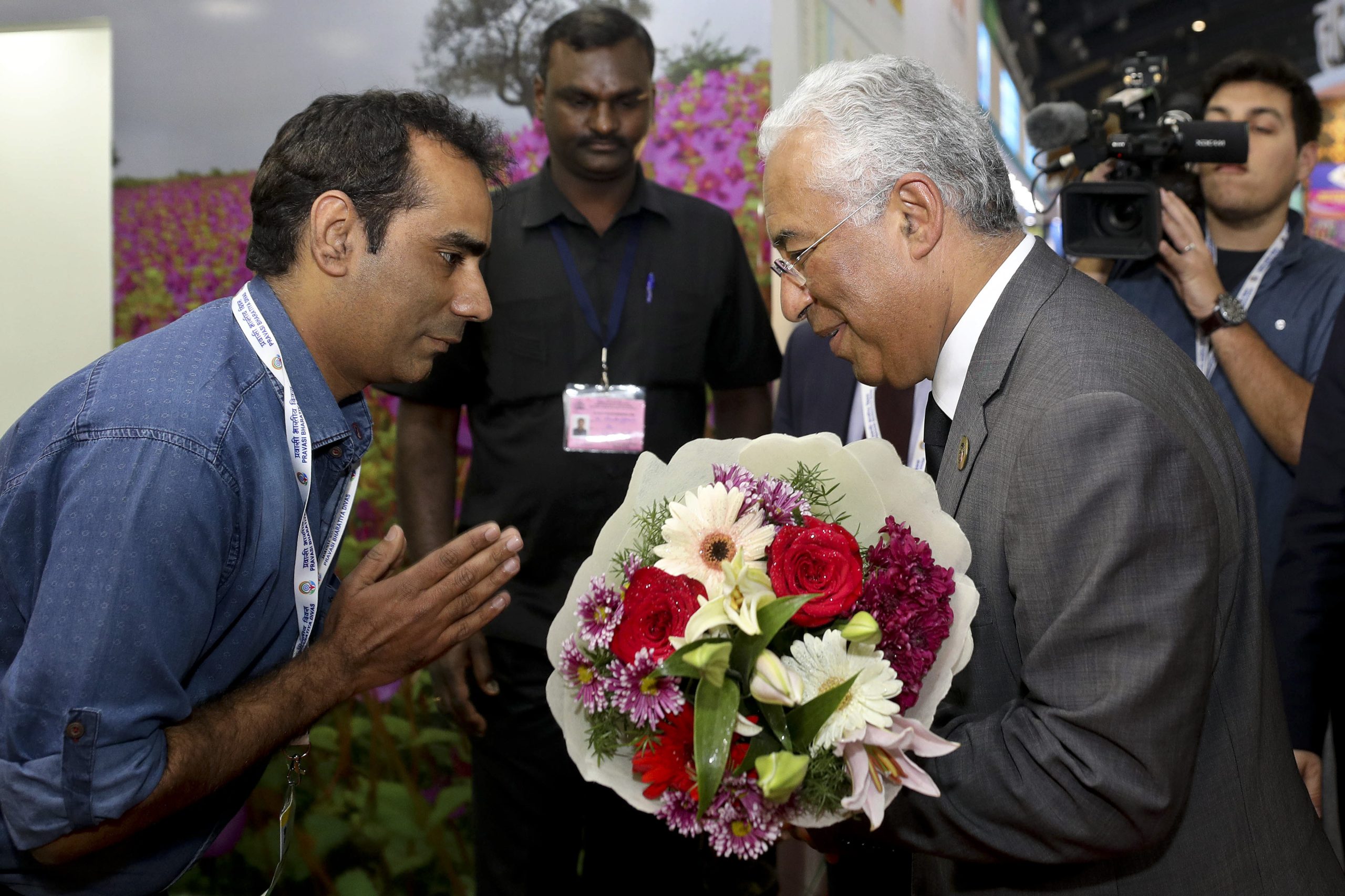 António Costa: meia hora de abraços e beijos no bairro português de Pangim, capital de Goa